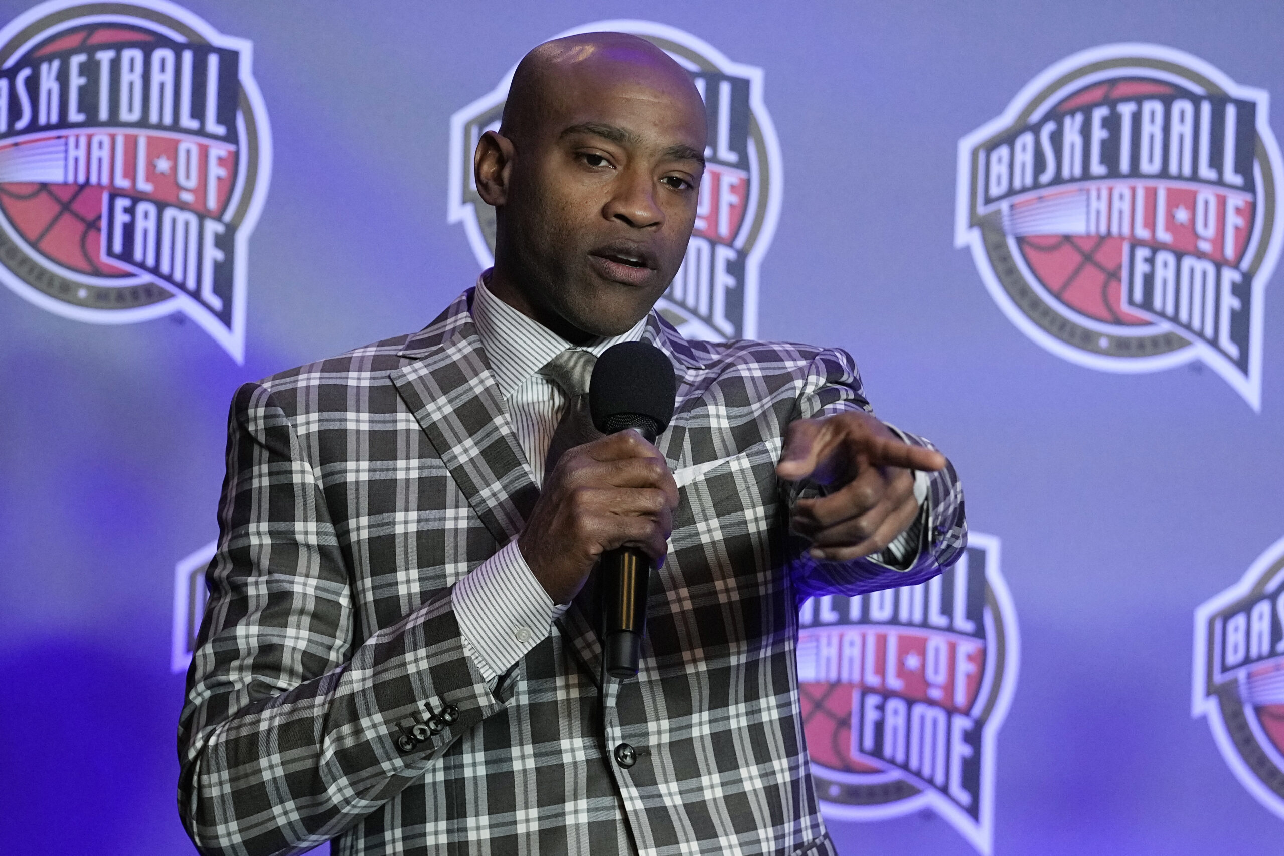 Vince Carter, Billups among 2024 Basketball Hall of Fame finalists