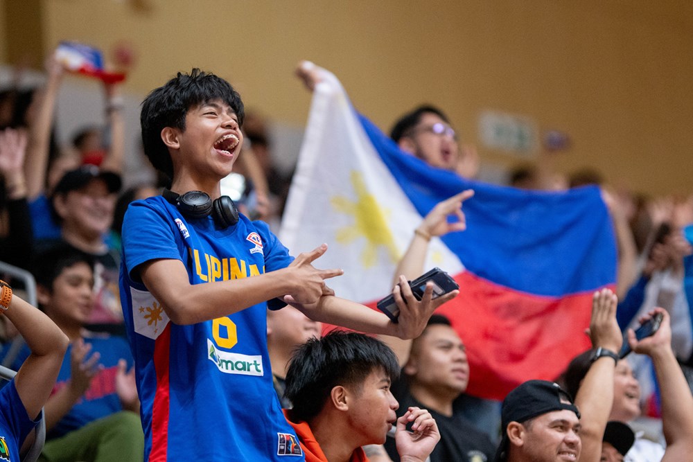 Filipino fans Gilas