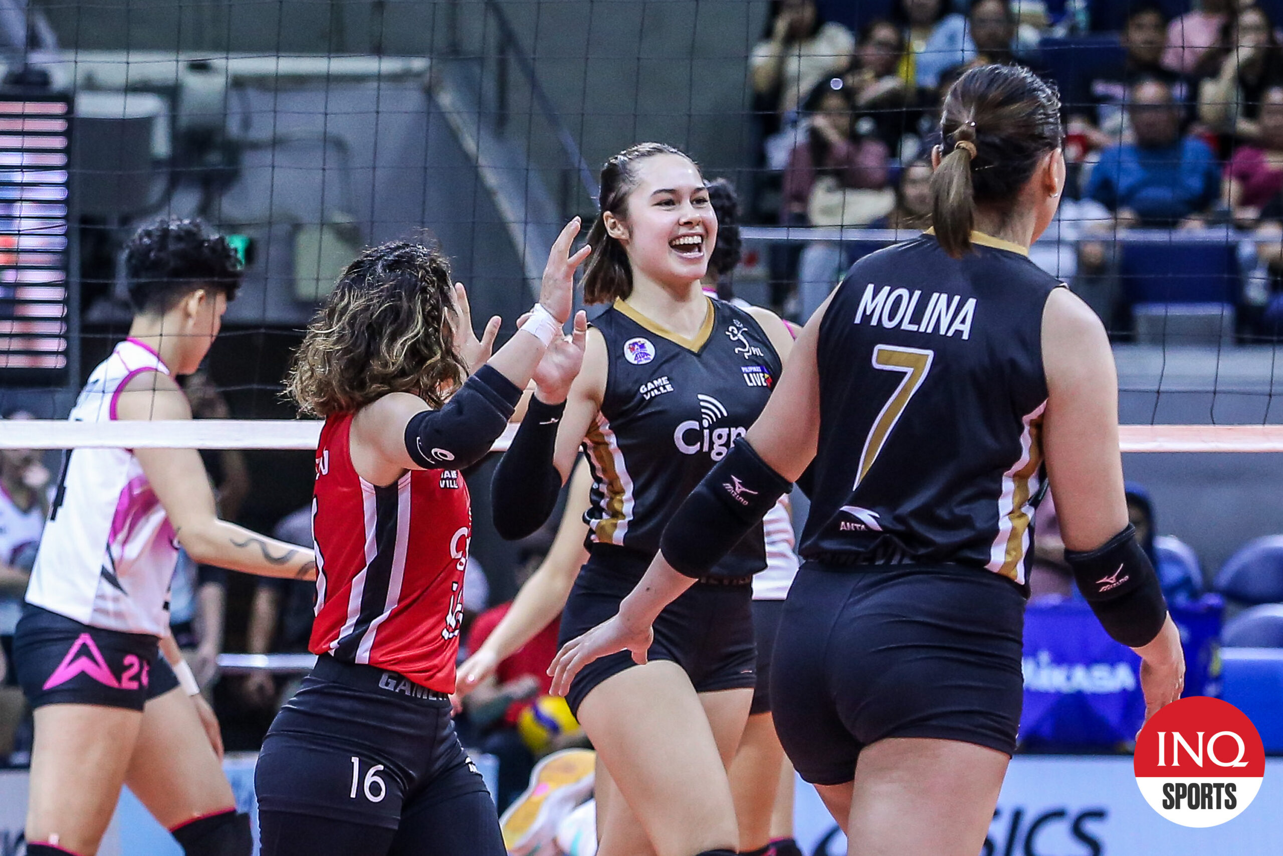 Cignal HD Spikers' Vanie Gandler and Dawn Macandili-Catindig during a PVL Game