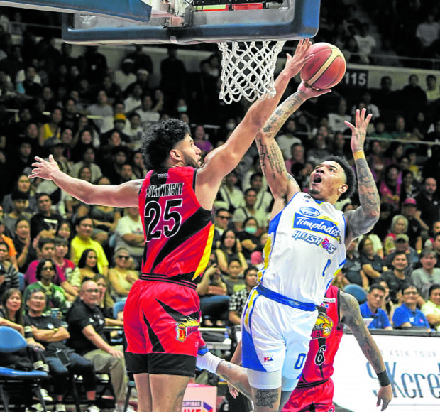 Tyler Bey (right) and the Hotshots are not ready to concede anything to Bennie Boatwright and the Beermen