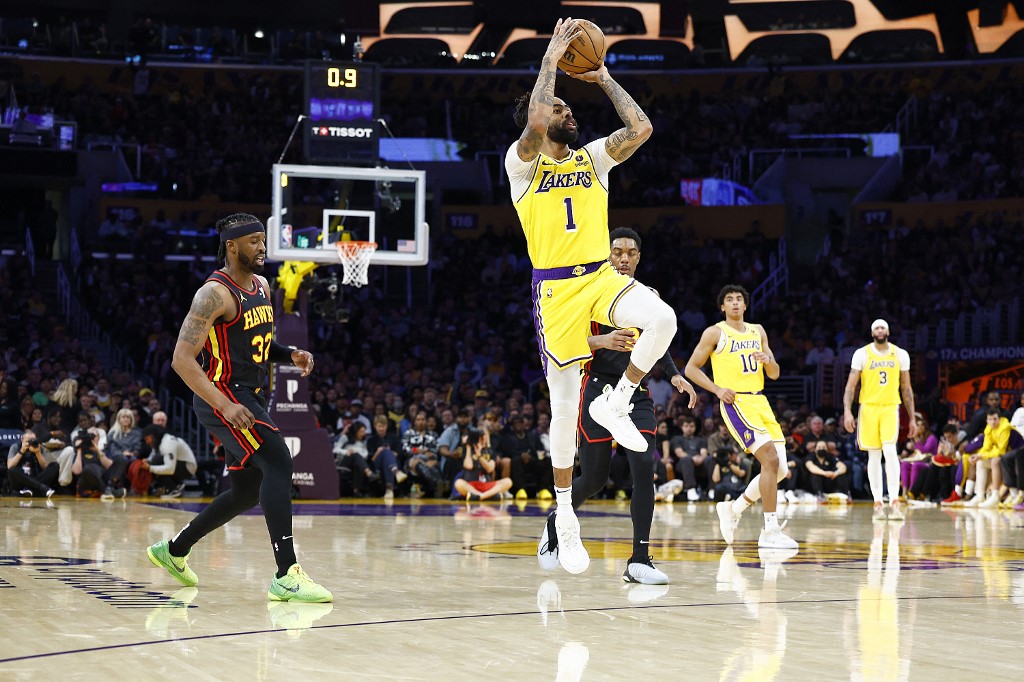 D'Angelo Russell Lakers beat Hawks NBA