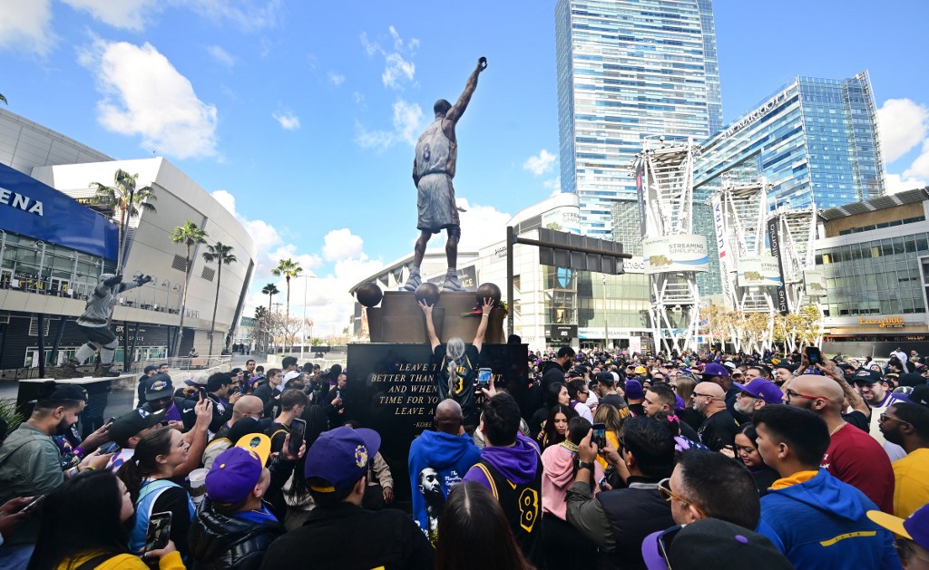 NBA Los Angeles Lakers Kobe Bryant statue Crypto.com Arena