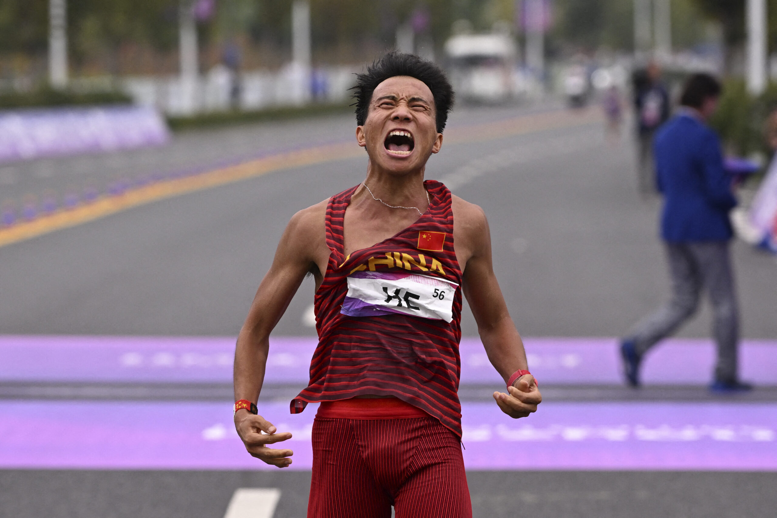 China runner He Jie half marathon scandal