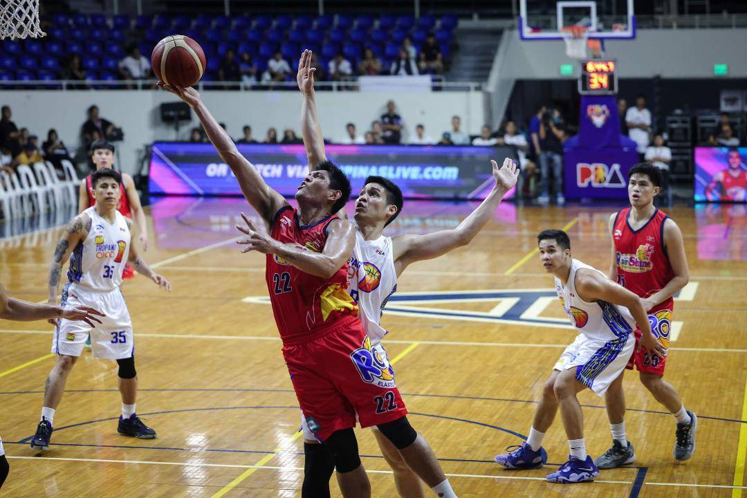 Jhonard Clarito (left) stretches for an easy layup and two of his 29 points. —PBA IMAGES