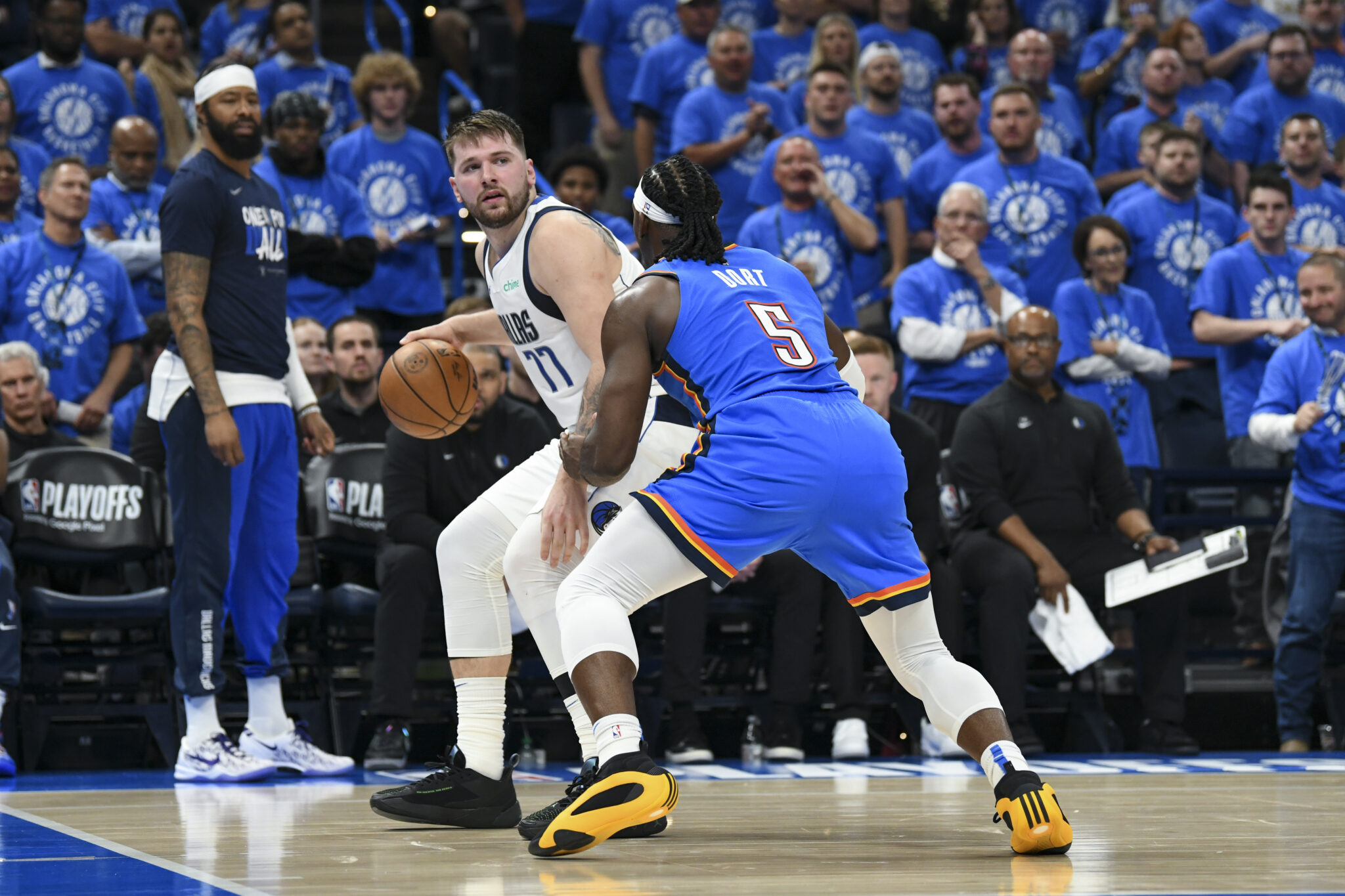 NBA: Luka Doncic, Mavericks top Thunder to tie series at 1-1