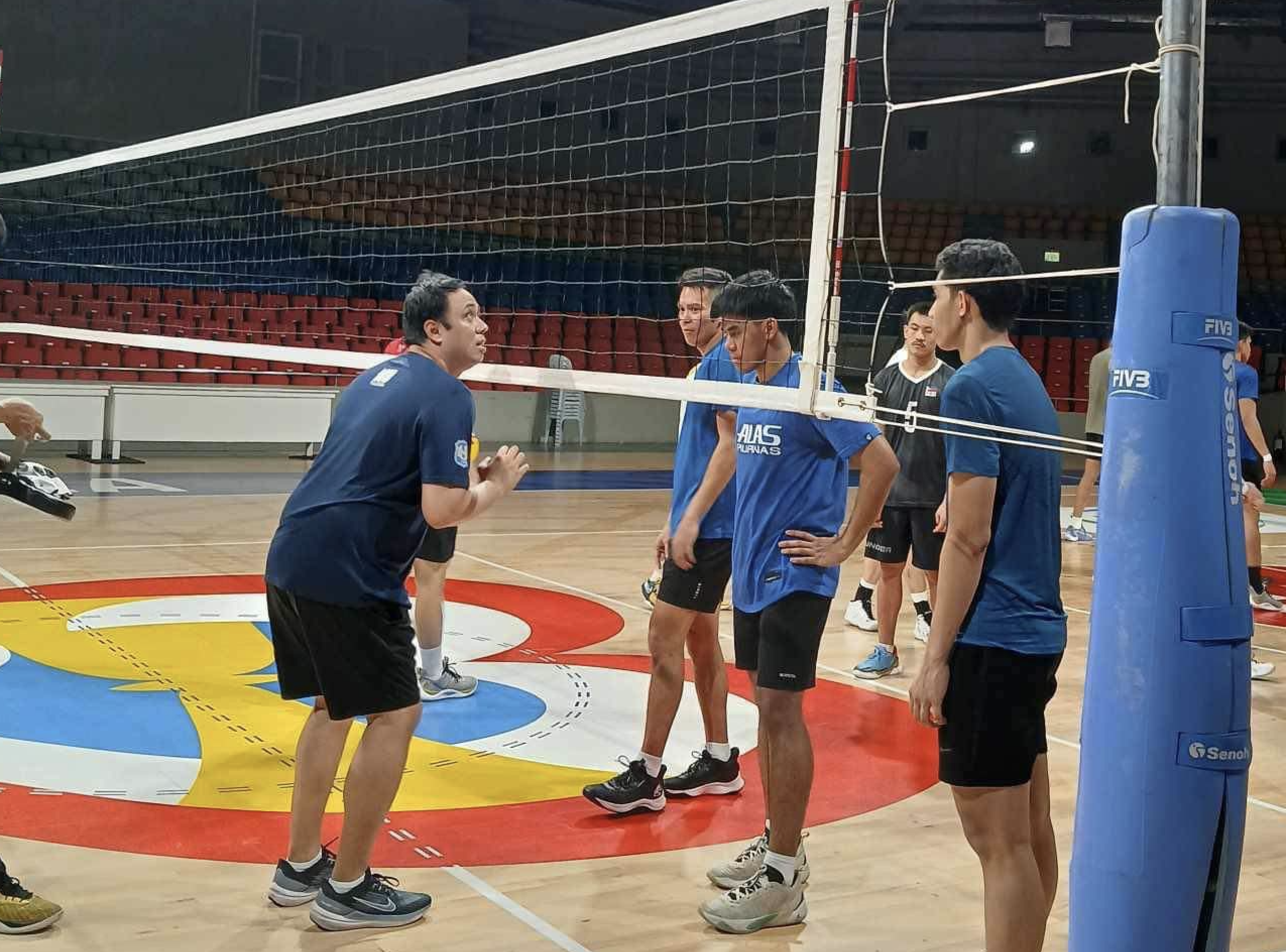 Owa Retamar training with the Alas Pilipinas men's team ahead of the AVC Challenge Cup. 