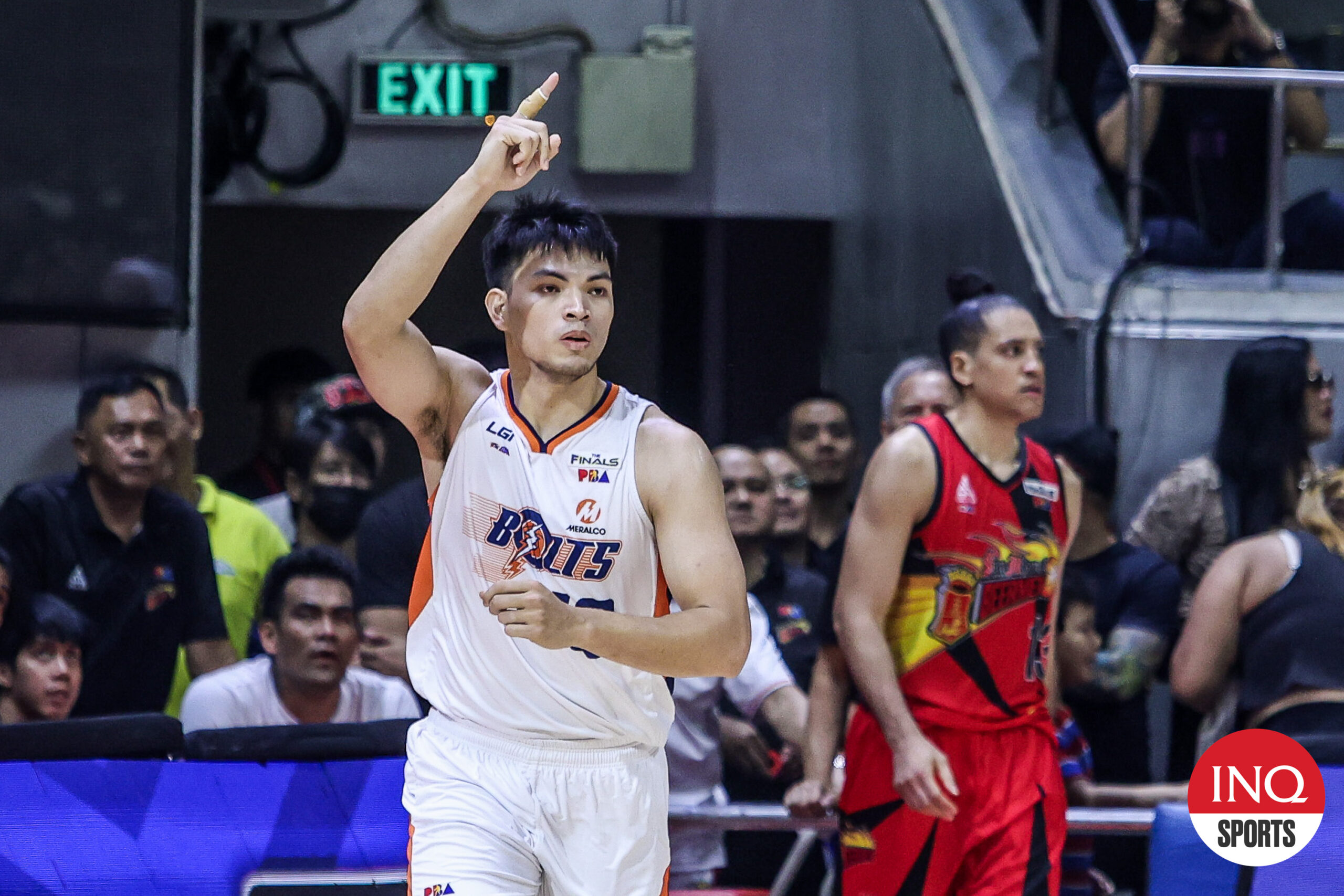 Meralco Bolts guard Bong Quinto in Game 5 of the PBA Philippine Cup Finals.