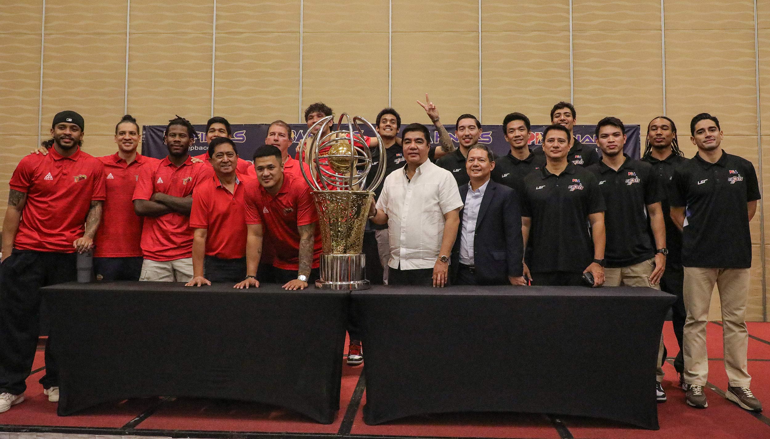 San Miguel Beermen vs Meralco Bolts PBA Philippine Cup Finals