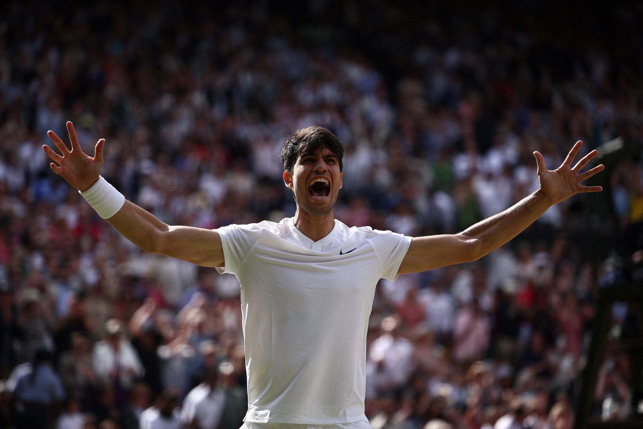 Carlos Alcaraz beats Novak Djokovic Wimbledon title