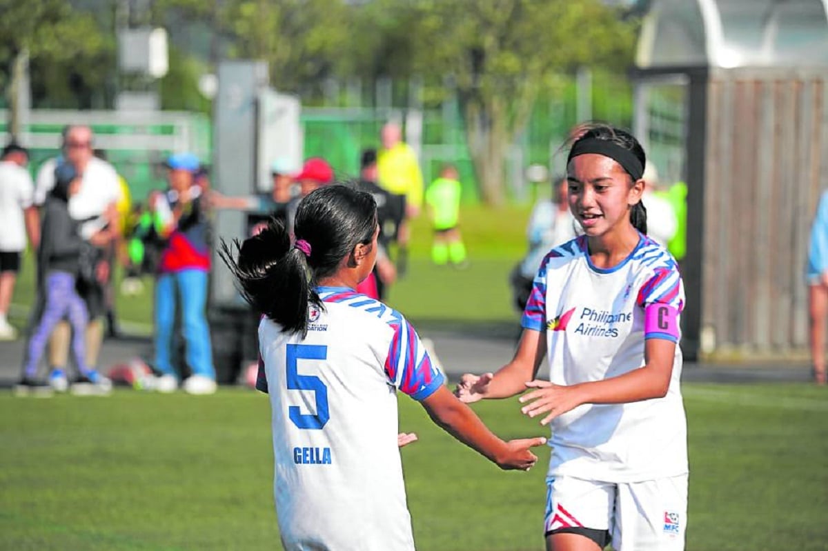 Skipper Ariana Gementiza (right) and Gracie Gella fueled Makati Football Club’s offense. 