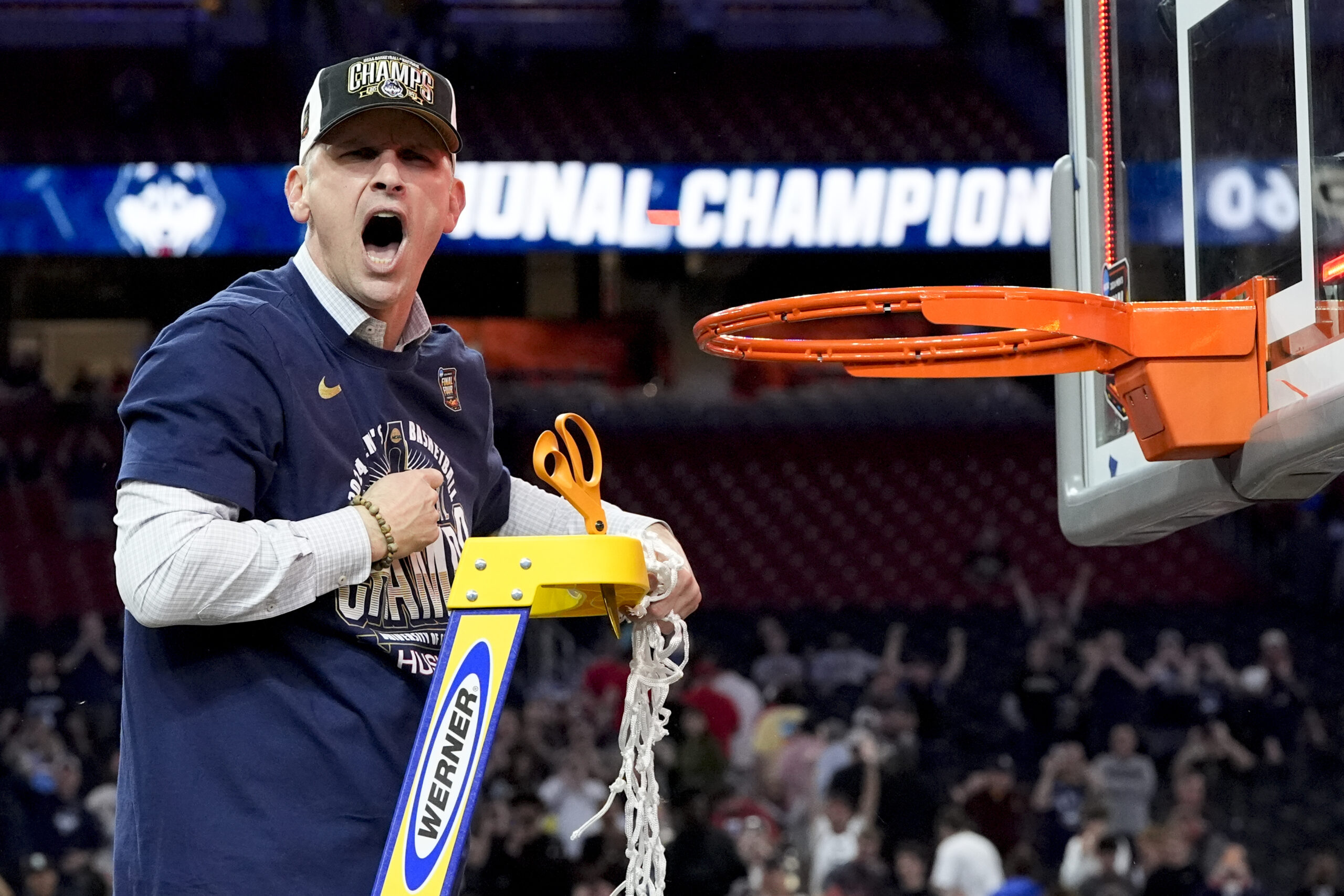 UConn’s Dan Hurley comply with 6-year, M after spurning Lakers