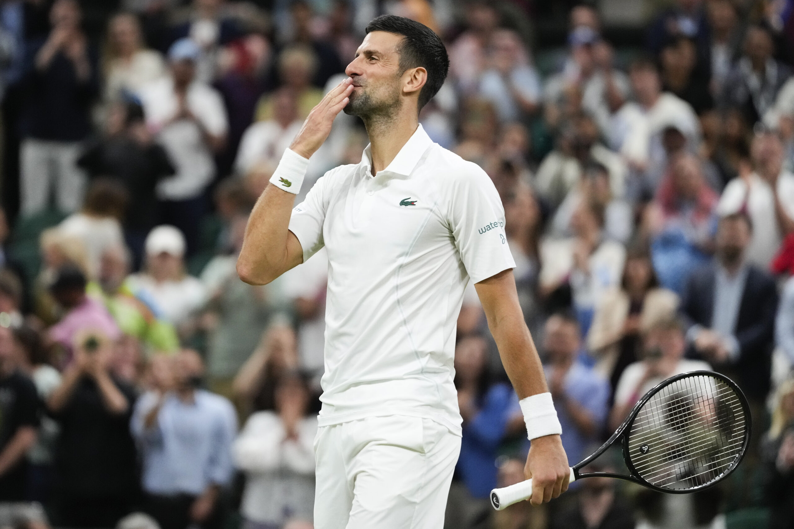 Djokovic gets into it with Wimbledon fans after latest win