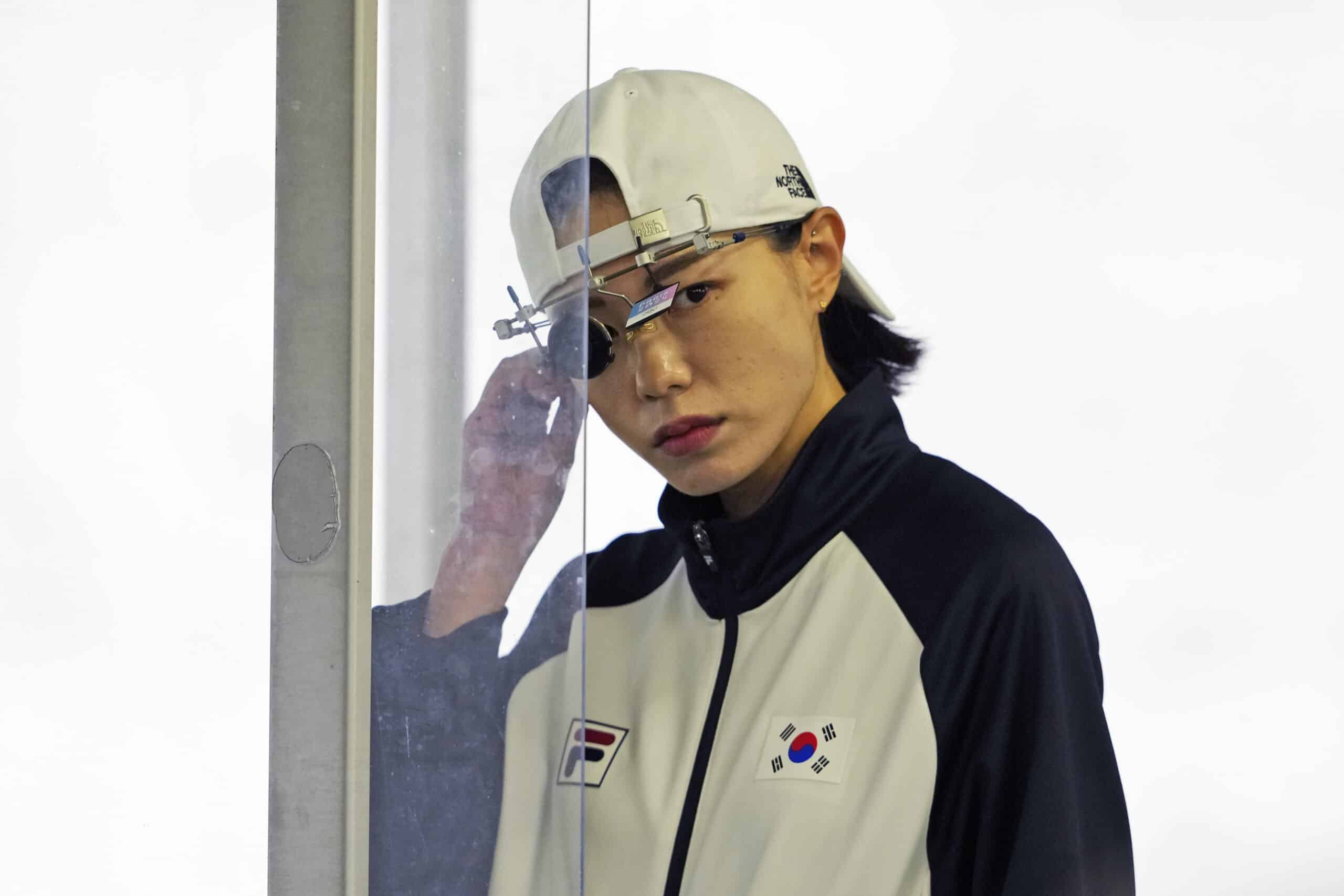 Ginagamot sa ospital ang Korean Olympic shooter na si Kim Ye-ji matapos ...