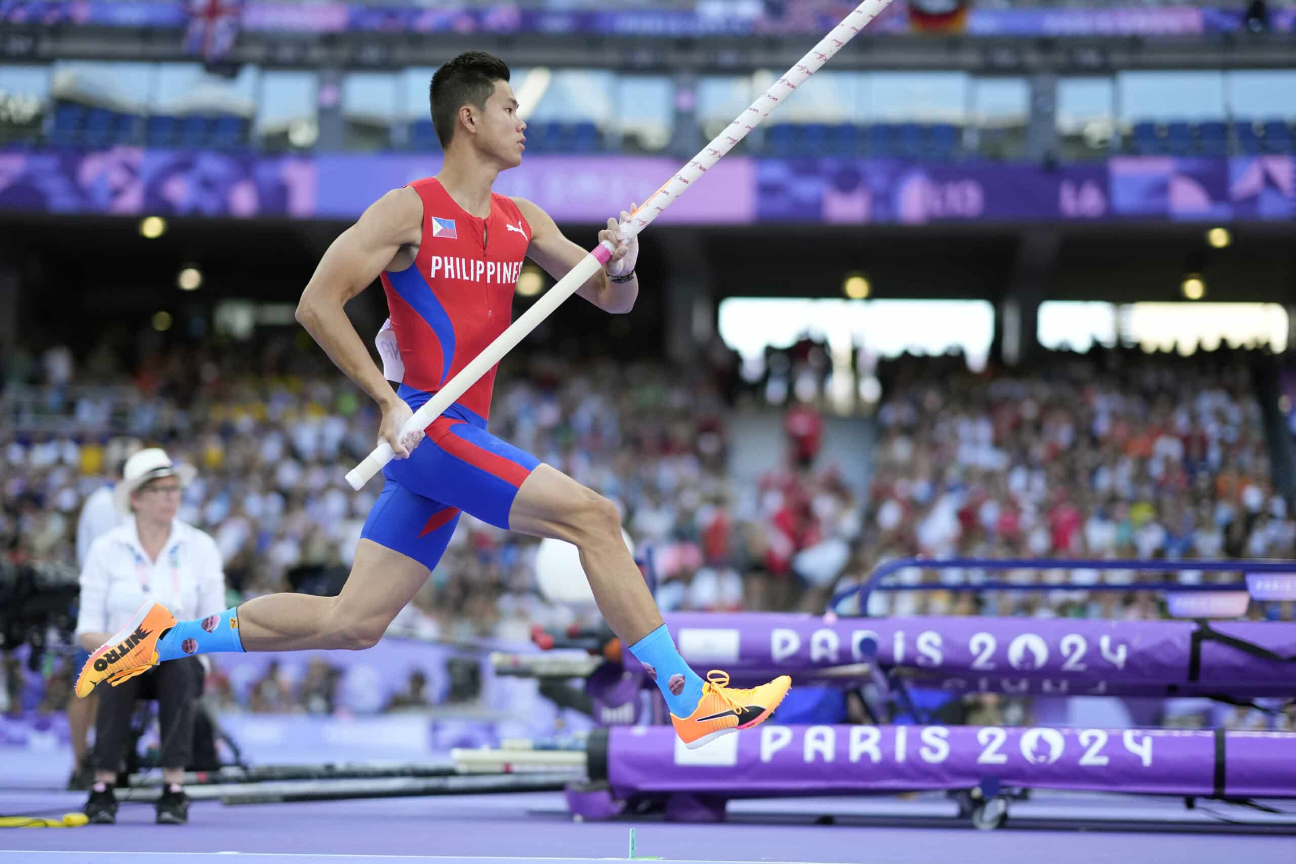 Philippines' EJ Obiena Paris Olympics 2024 pole vault medal round