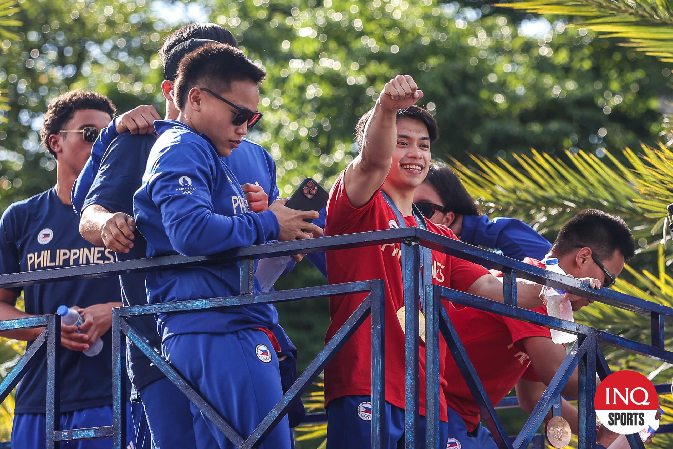 Team Pilipinas gets rousing welcome home