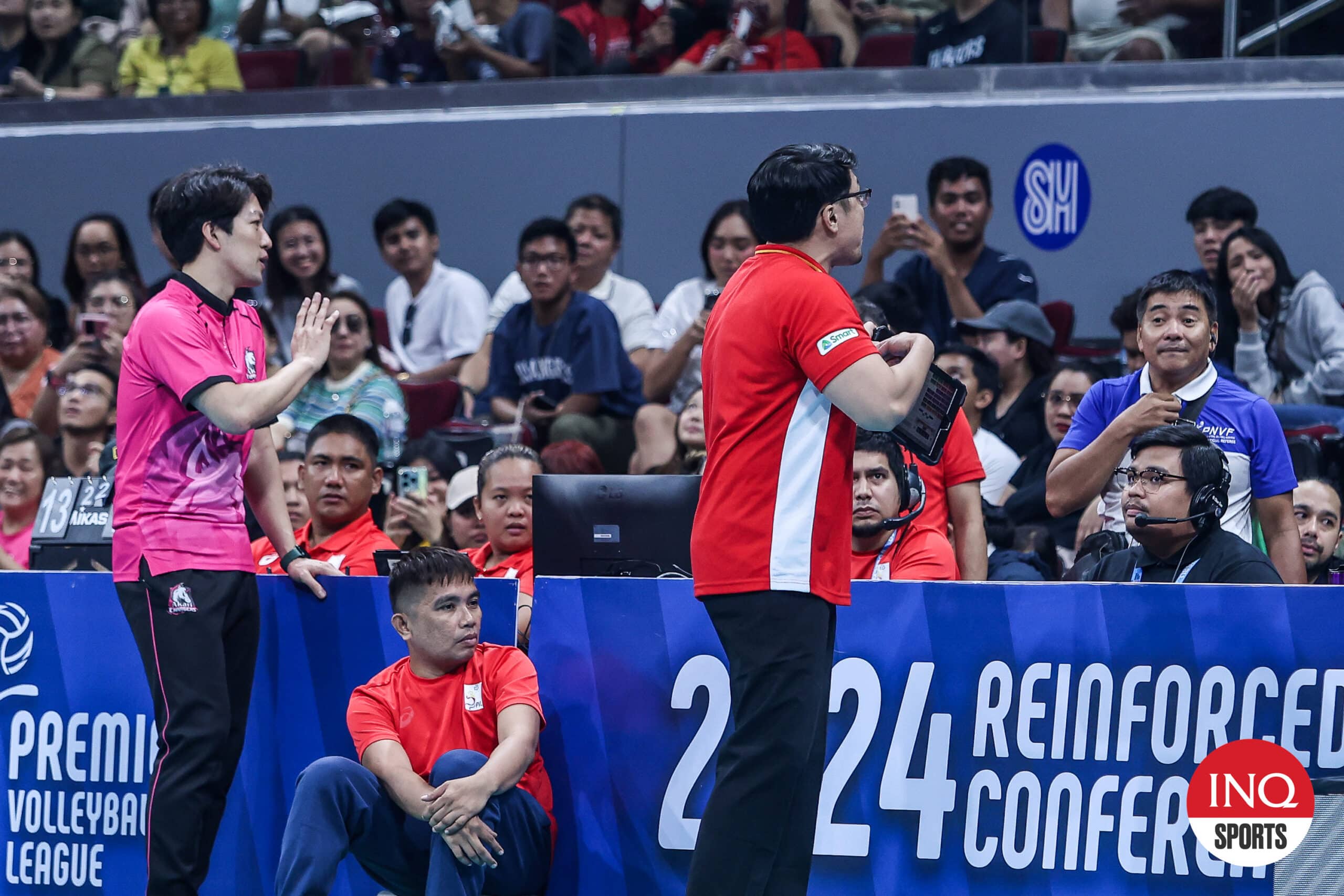 Akari and PLDT coaches Taka Minowa and Rald Ricafort during the PVL Reinforced Semifinals