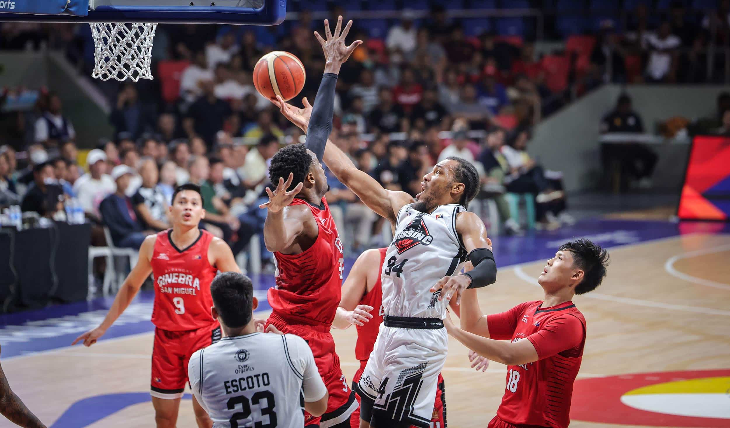 Blackwater Bossing import George King against Ginebra Gin Kings' Japeth Aguilar in a PBA Governors' Cup game. –PBA IMAGES