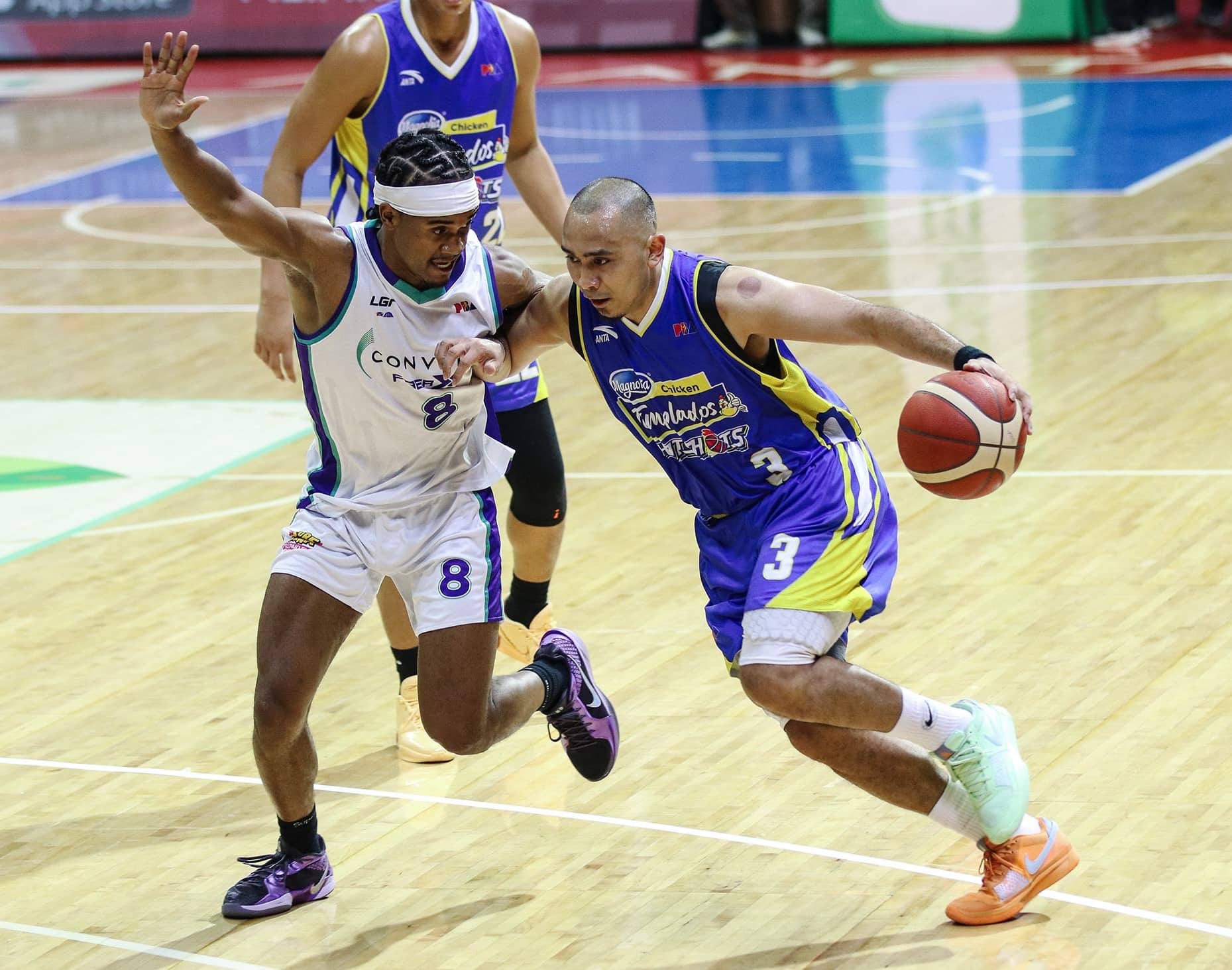 Magnolia Hotshots' Paul Lee against Converge FIberXers in the PBA Governors' Cup.