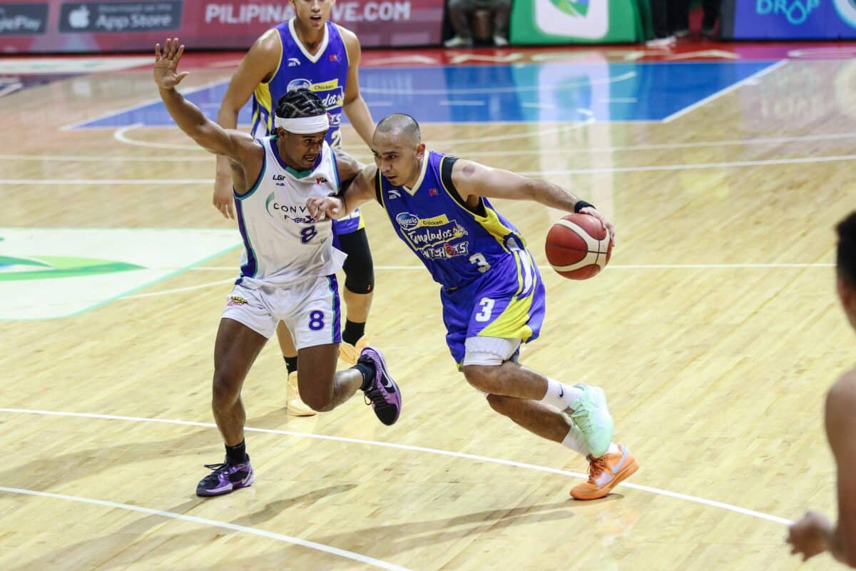 Magnolia Hotshots' Paul Lee against Converge FIberXers in the PBA Governors' Cup.