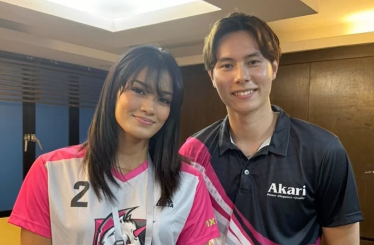 Akari Chargers' Fifi Sharma with Japan volleyball star Ran Takahashi.