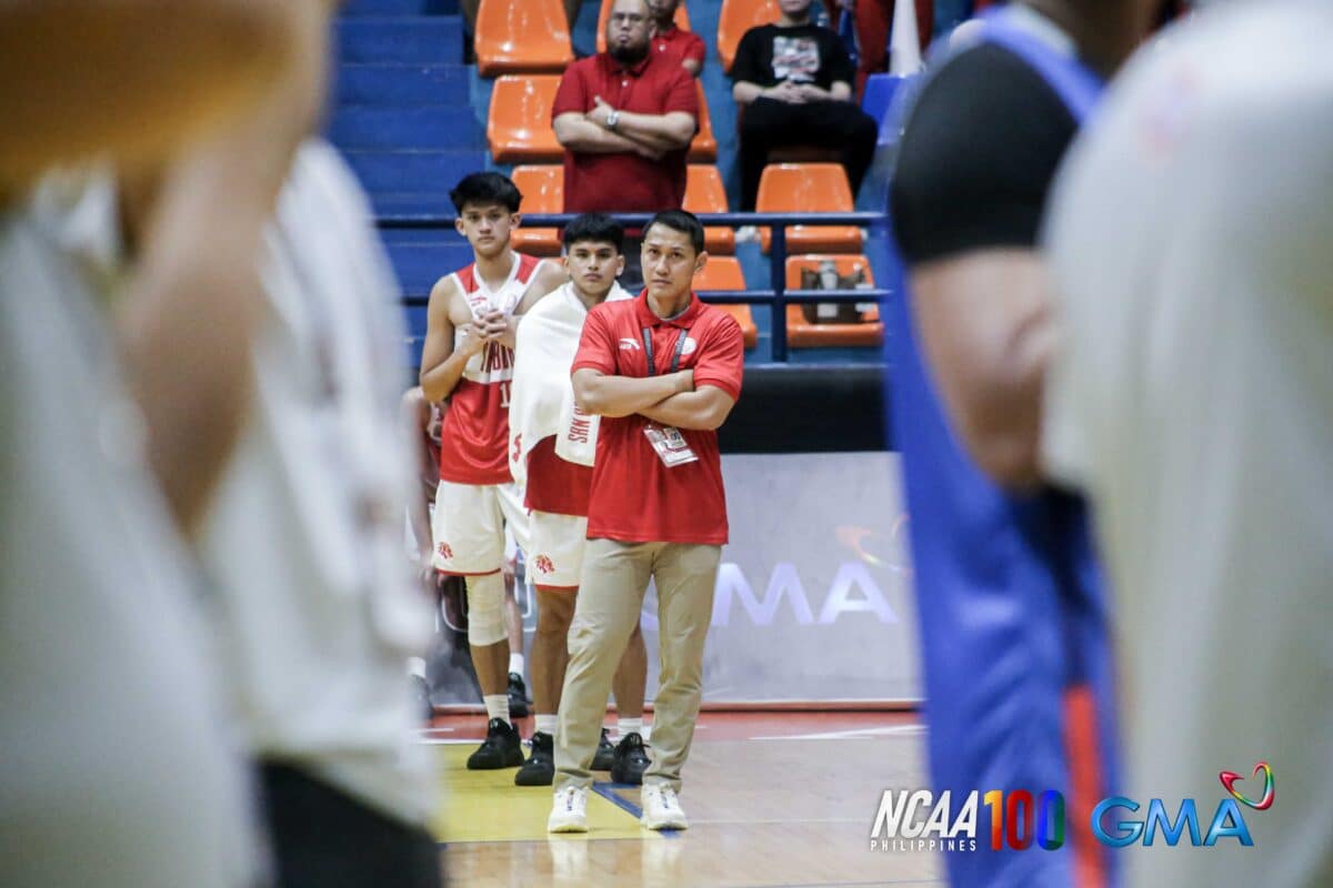 Entrenador de San Beda Yuri Escueta NCAA Temporada 100