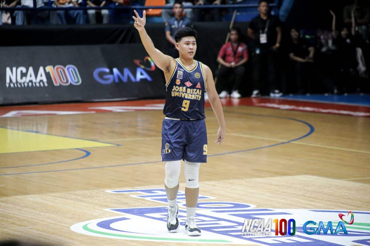 Shawn Argente de JRU durante la temporada 100 del torneo de baloncesto masculino de la NCAA. –Foto de la NCAA