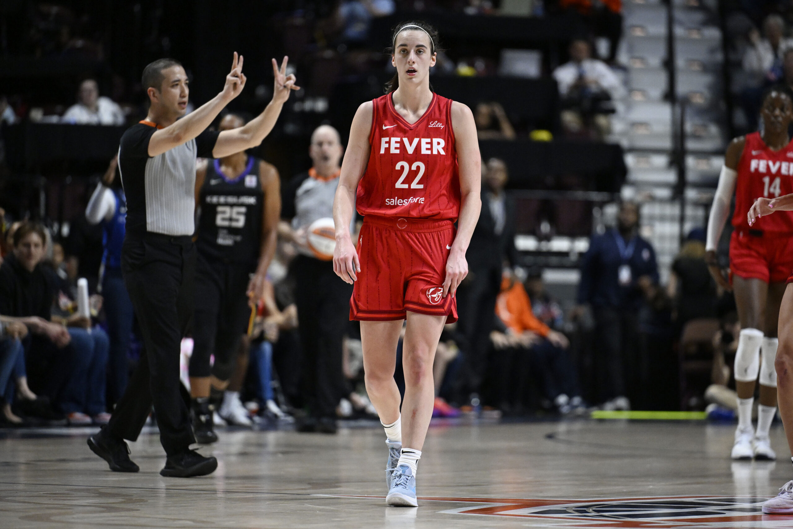 إنديانا فيفر حارس كايتلين كلارك WNBA تصفيات إنديانا فيفر