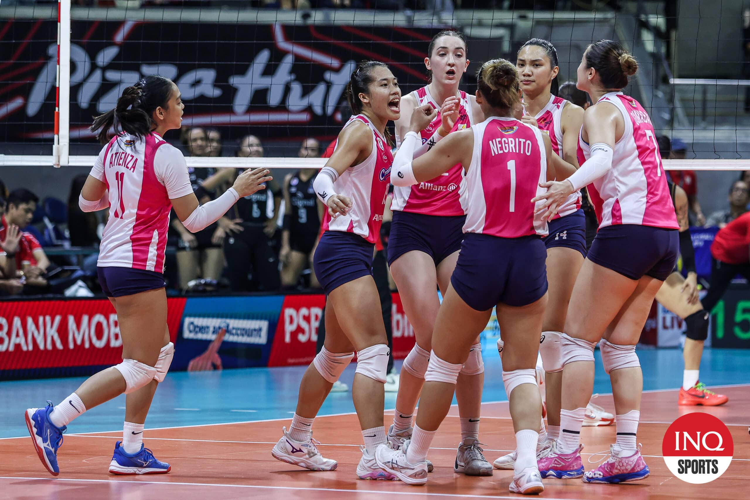 Creamline Cool Smashers in the PVL Invitationals final vs Cignal HD Spikers