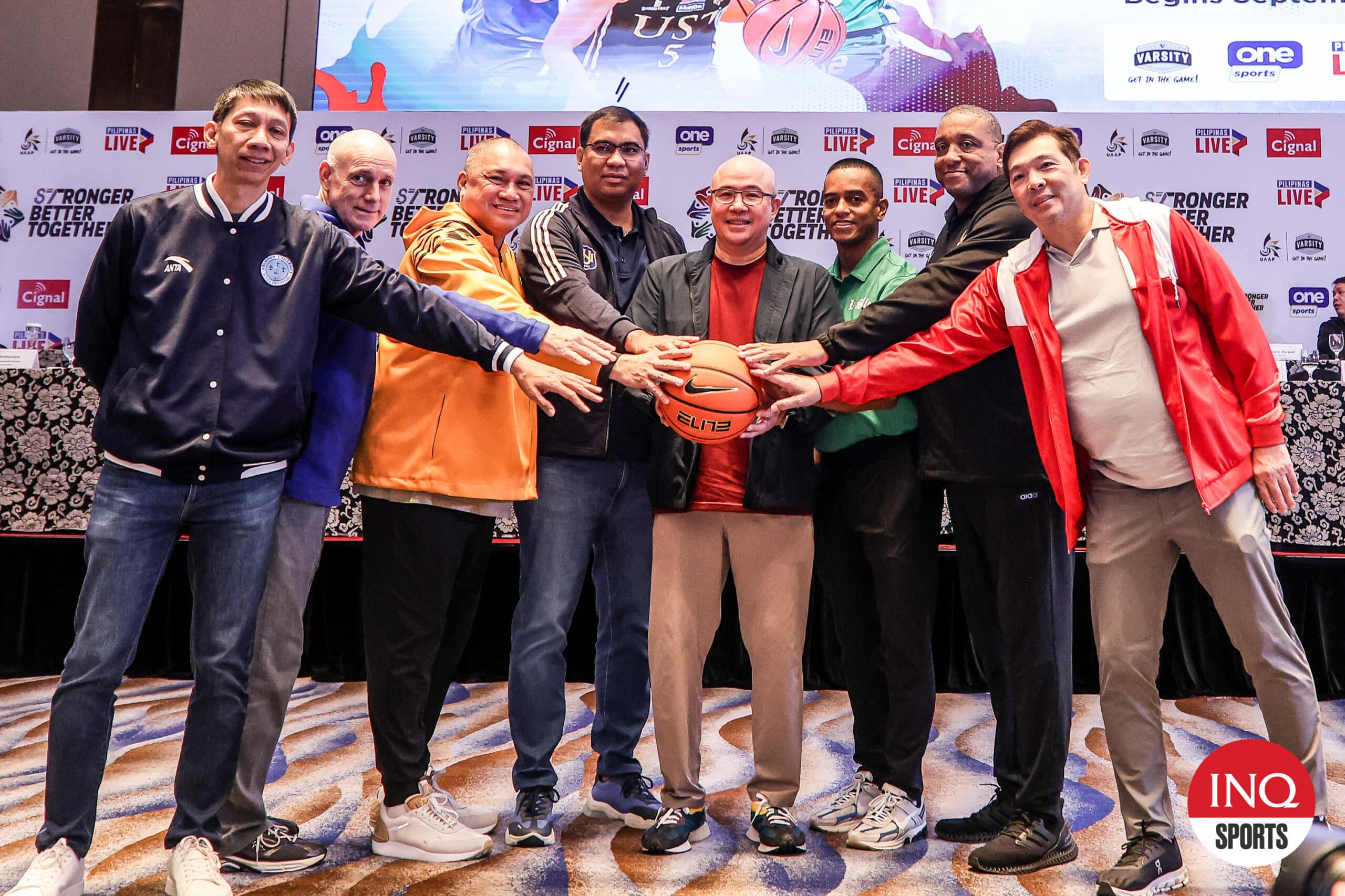 Entrenadores de los equipos de baloncesto masculino de la temporada 87 de la UAAP durante una conferencia de prensa.