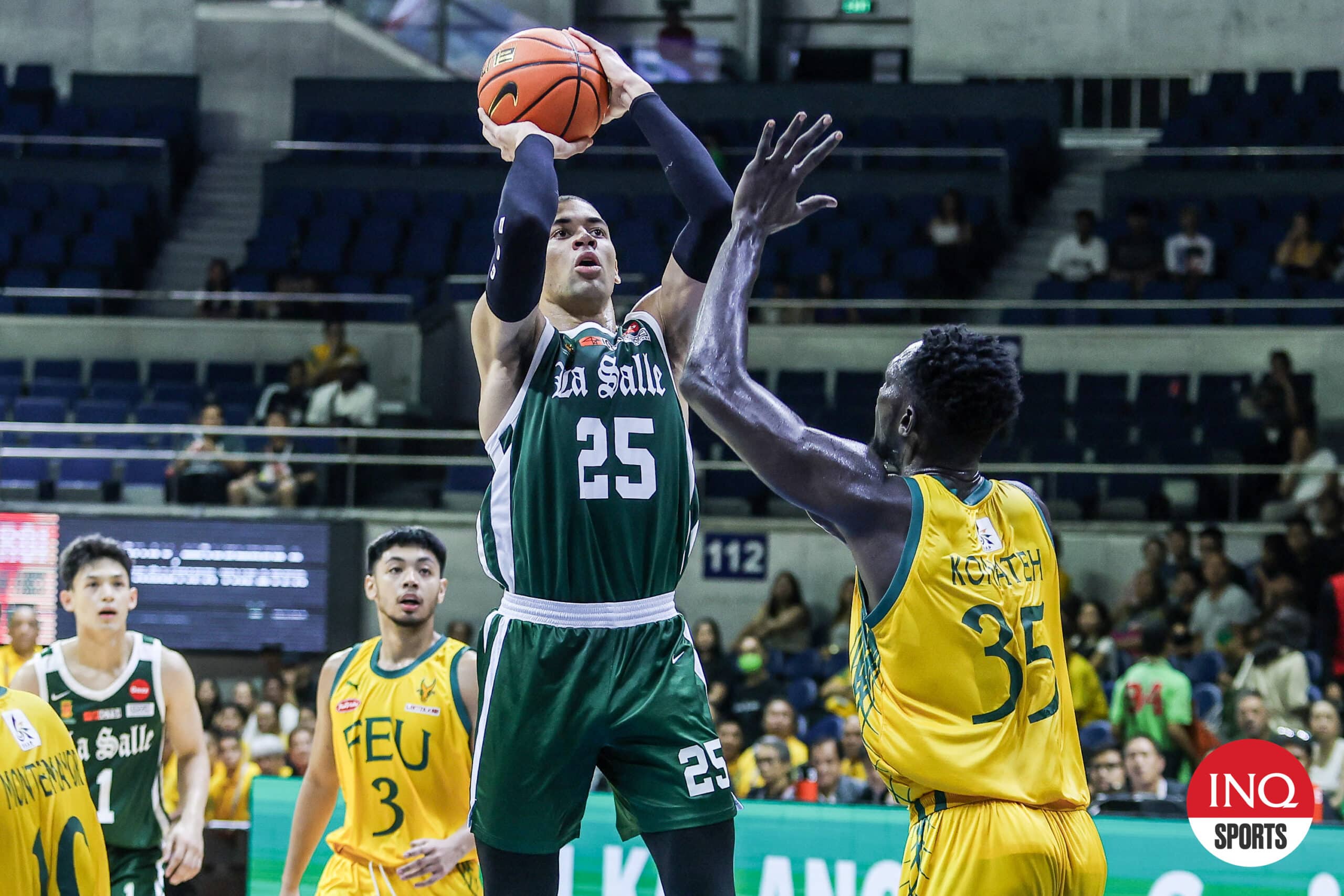 Mike Phillips de La Salle Green Archers durante un partido del torneo de baloncesto masculino de la temporada 87 de la UAAP.