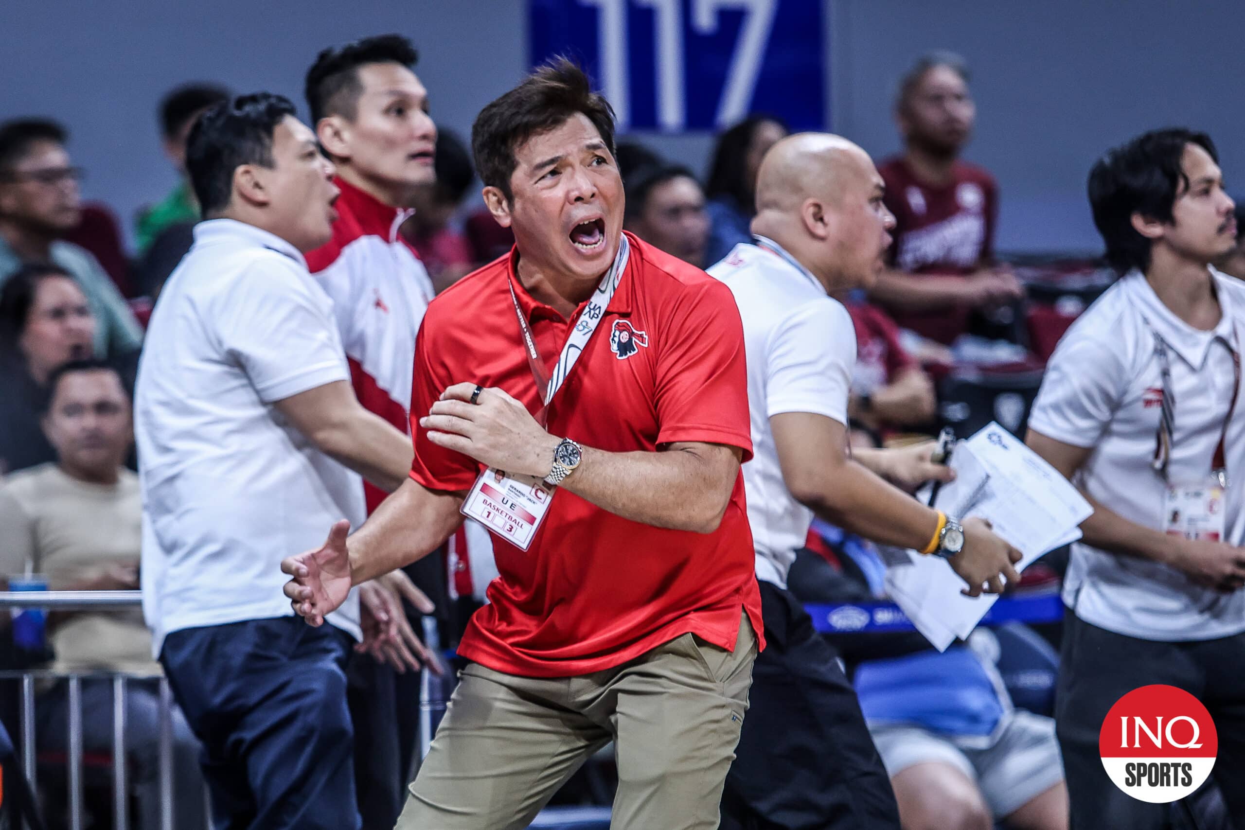 Entrenador UE Jack Santiago vs La Salle UAAP Temporada 87