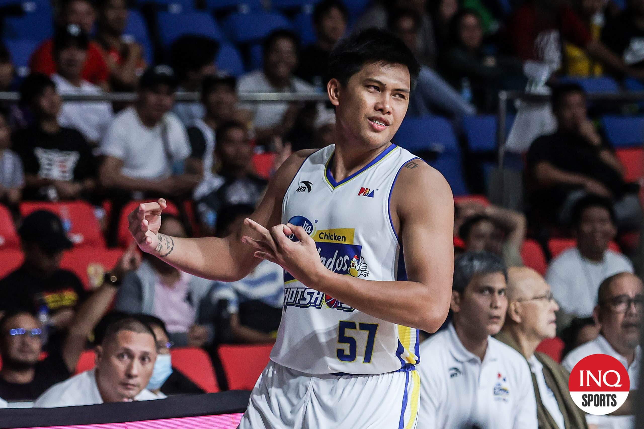 Magnolia Hotshots' Aris Dionisio during a PBA Governors' Cup game.