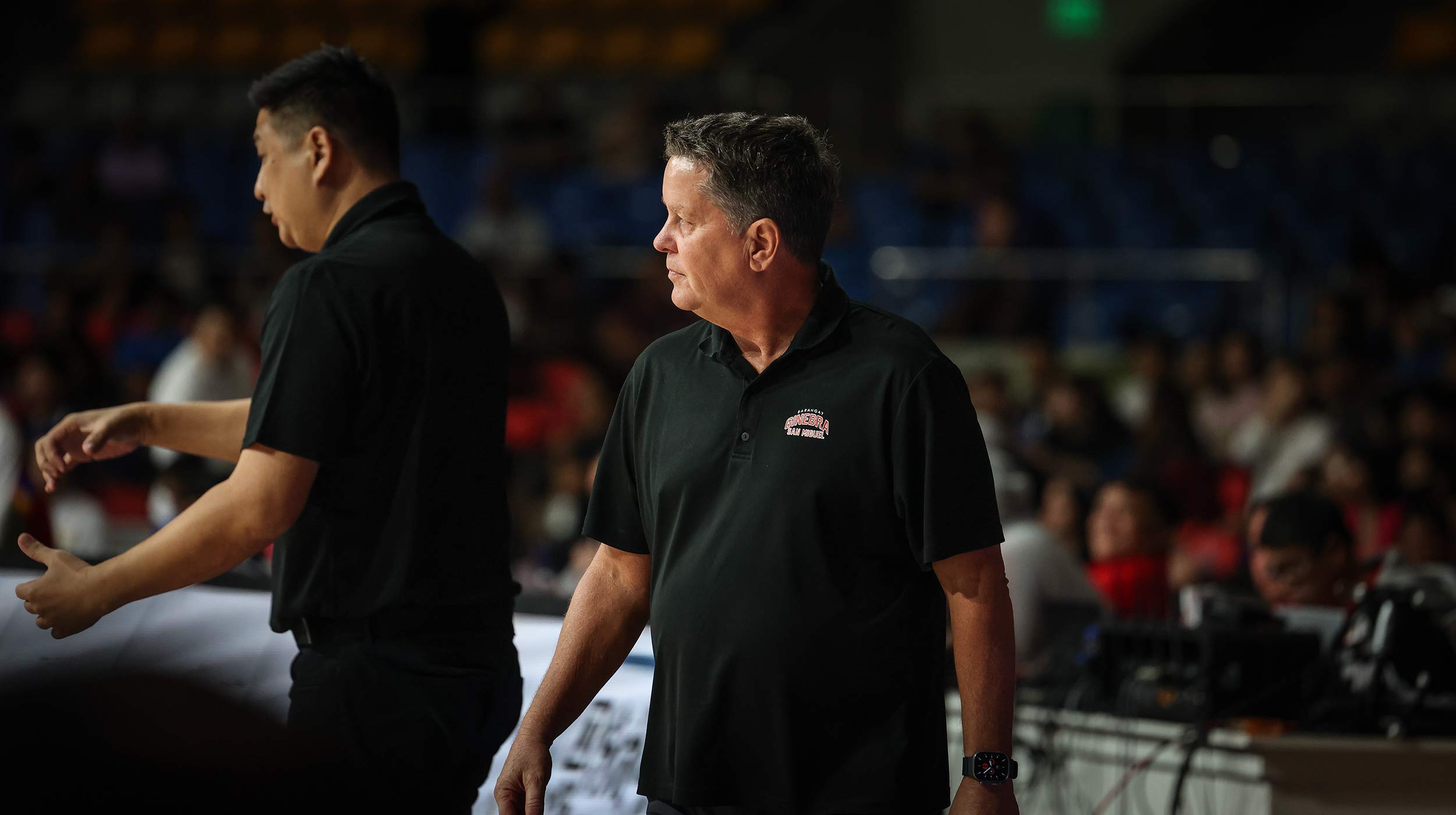 El entrenador de Barangay Ginebra Gin Kings, Tim Cone, durante un partido de la Copa de Gobernadores de la PBA