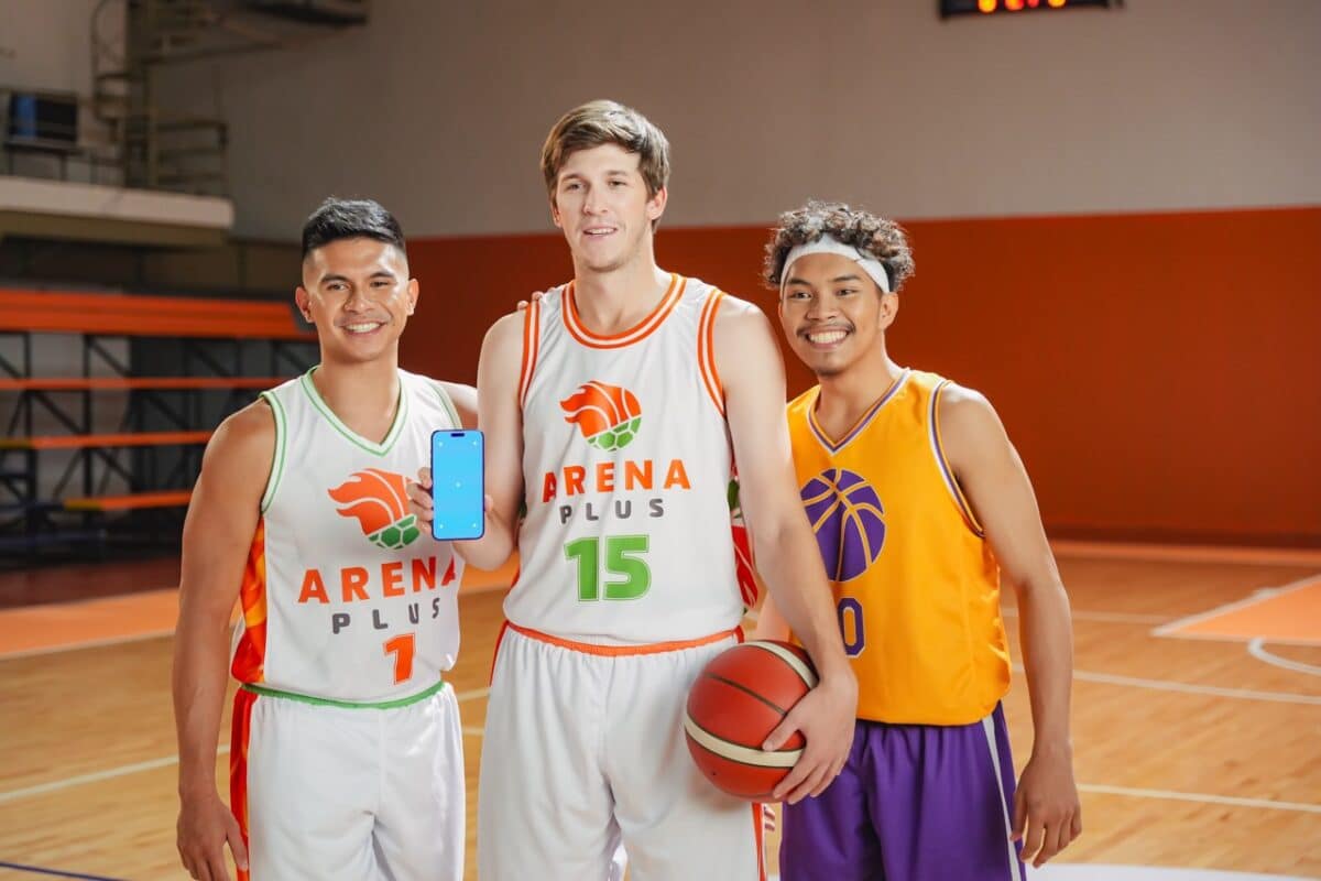 (L-R) ArenaPlus’ newest “Friend of the Brand” Kiefer Ravena, Austin Reaves, and a talent posing for a photo together.