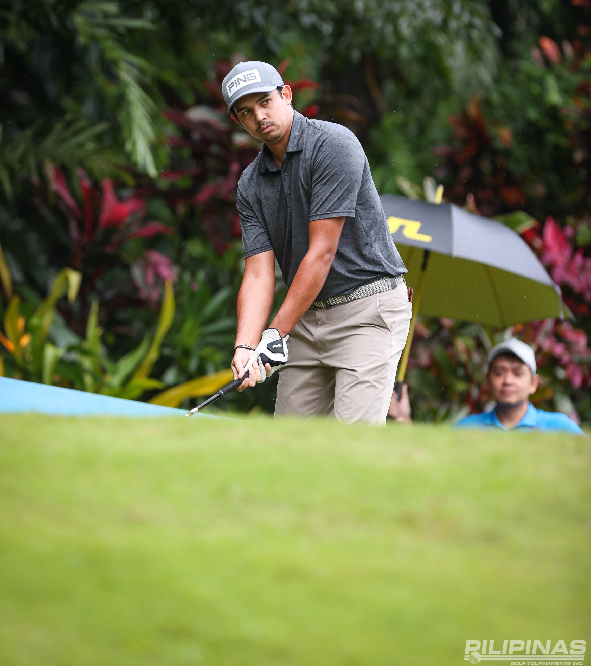 Keanu Jahns visualizes his drive. The Fil-German drained eight birdies in an opening 64. 