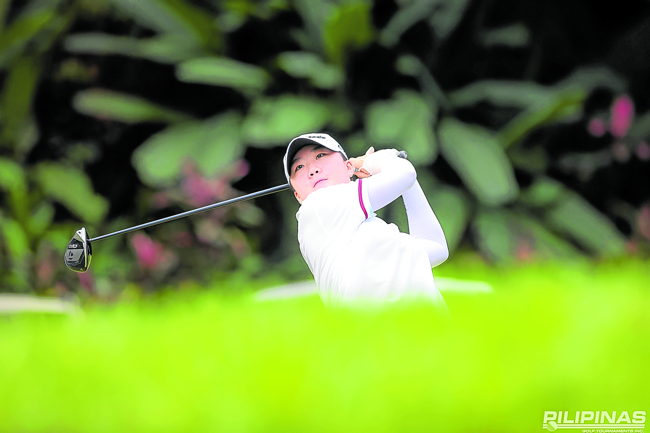 Jahns guts out 71 to keep lead; teen amateur An is ladies champ