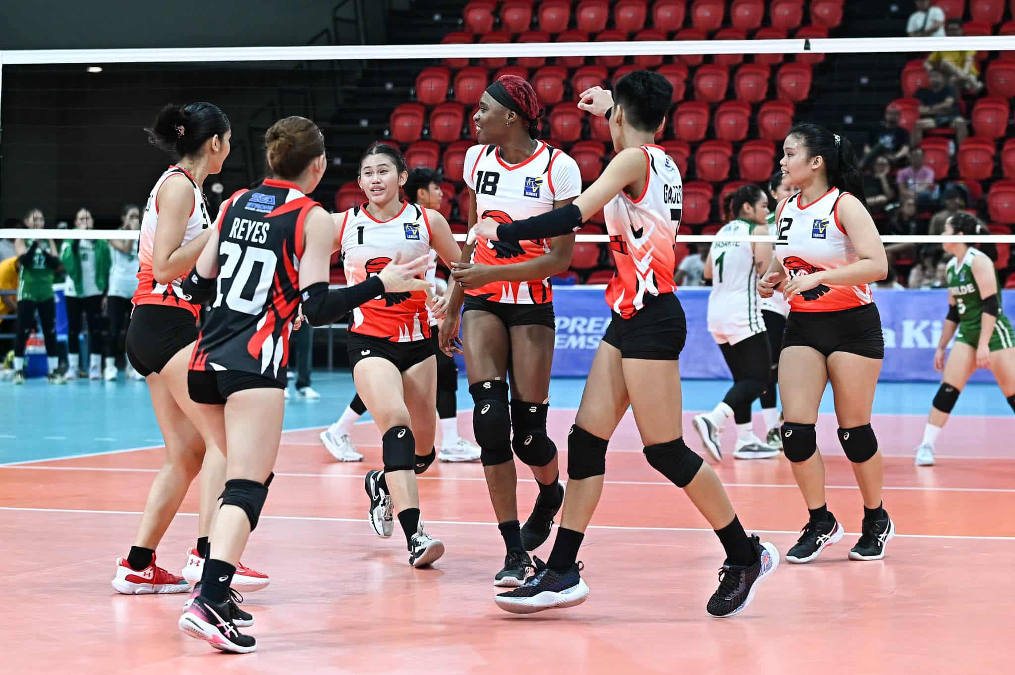 UE Lady Warriors، NU Bulldogs يحصلان على البرونزية في V-League