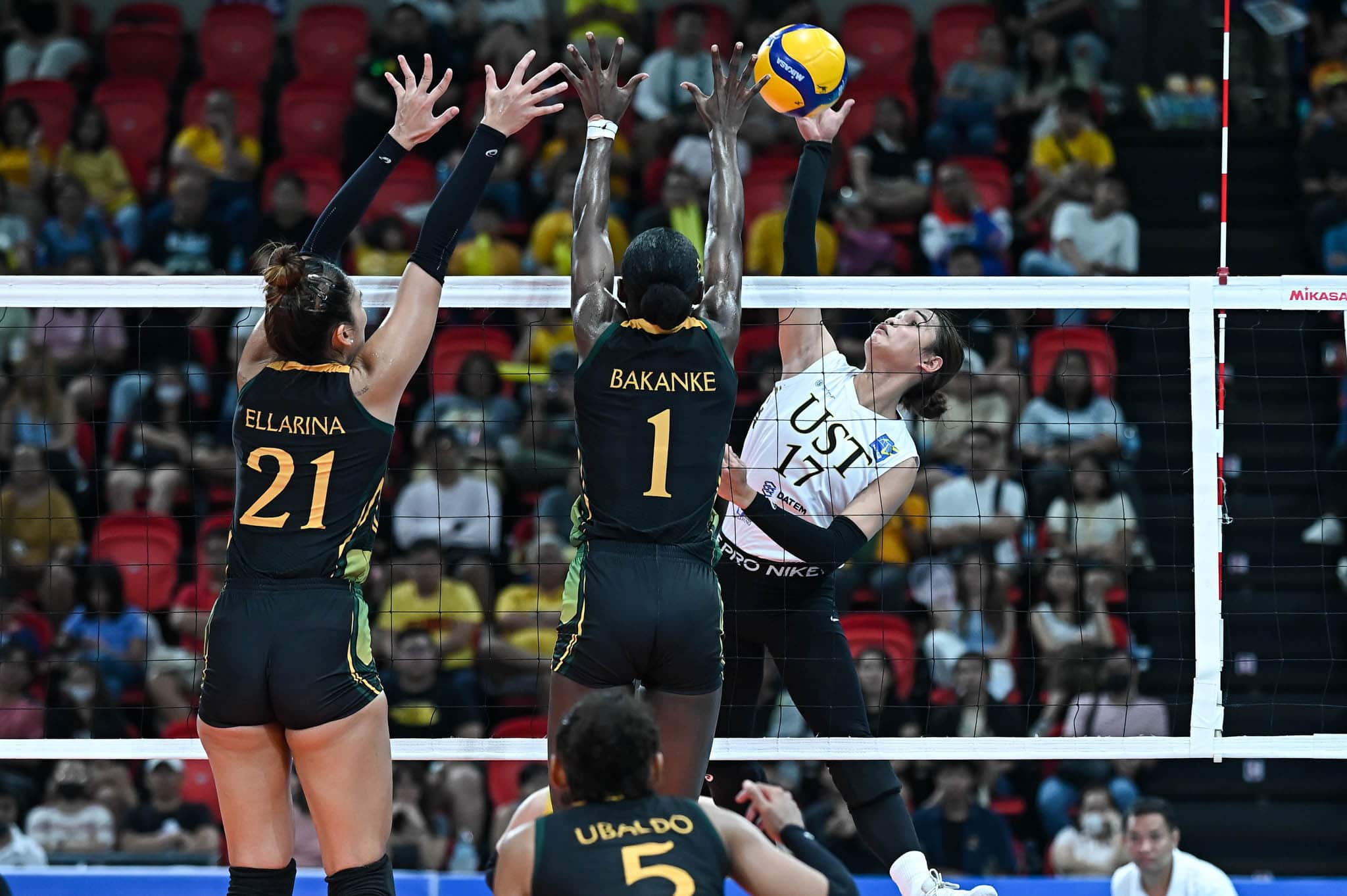 UST Tigresses, FEU Tamaraws close in on V-League titles News_ad