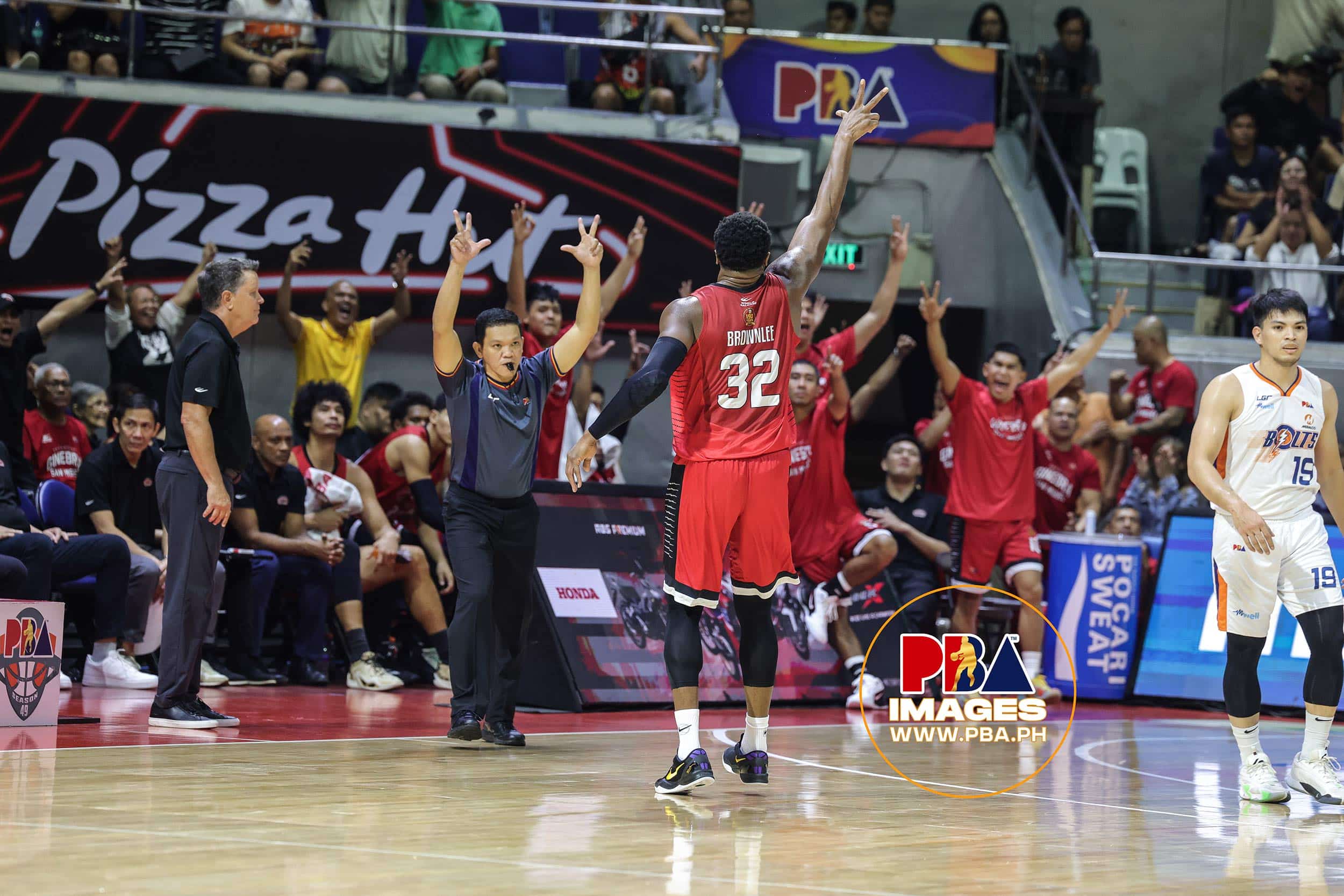 PBA: Justin Brownlee menciptakan kembali ‘tembakan’ untuk mengubur Meralco lagi