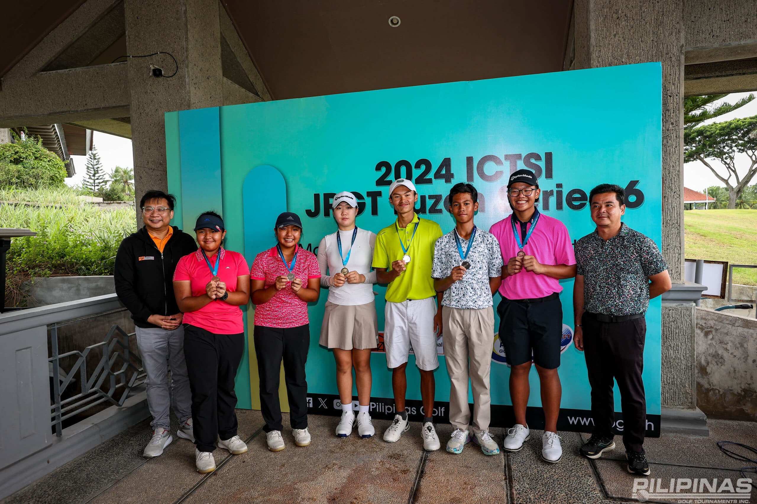 Los ganadores del ICTSI Junior PGT Series 6, liderados por John Paul Agustin Jr, en Mount Malarayat Golf and Country Club