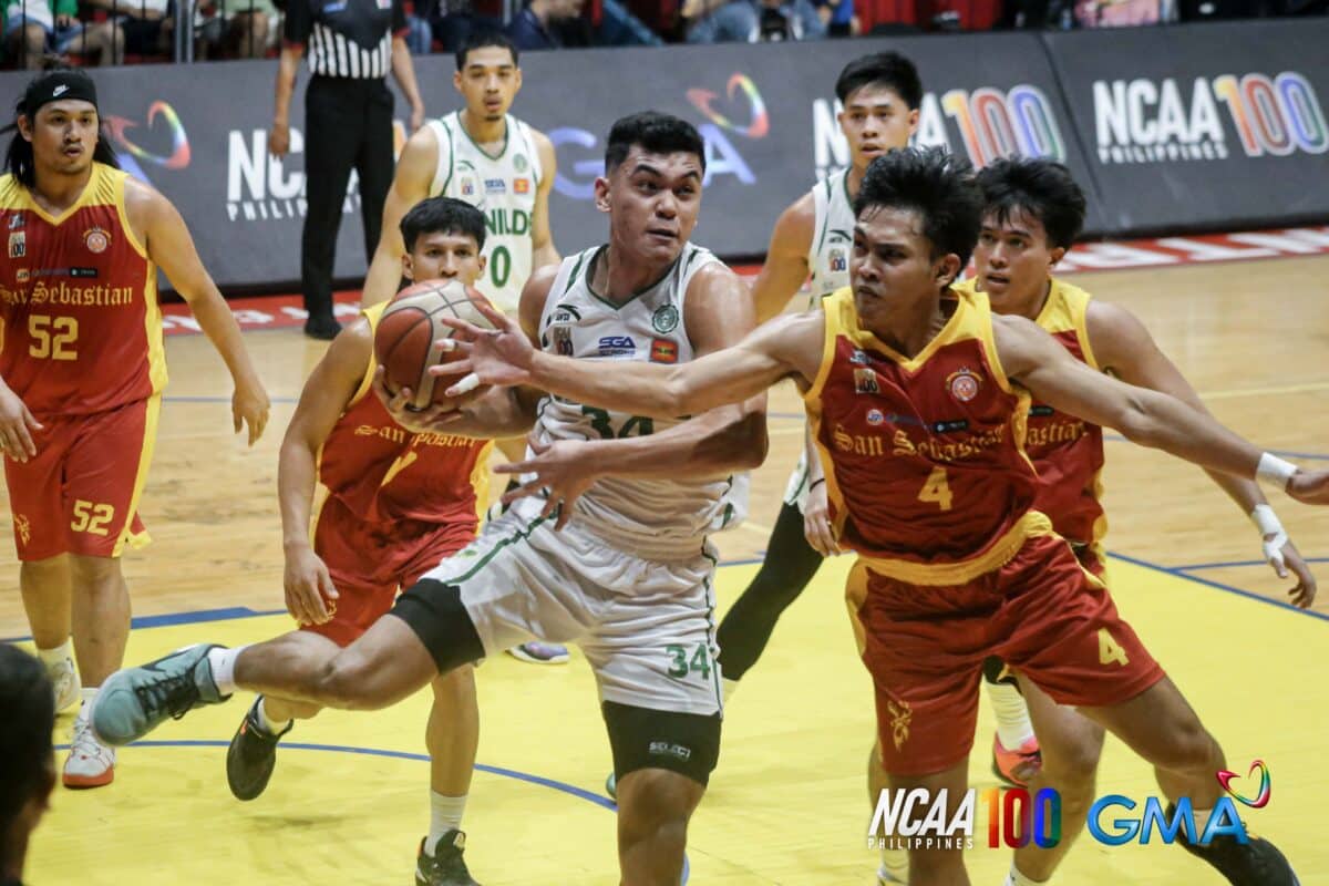 College of St. Benilde's Allen Liwag muscles through San Sebastian defenders during an NCAA Season 100 men’s basketball tournament game. –