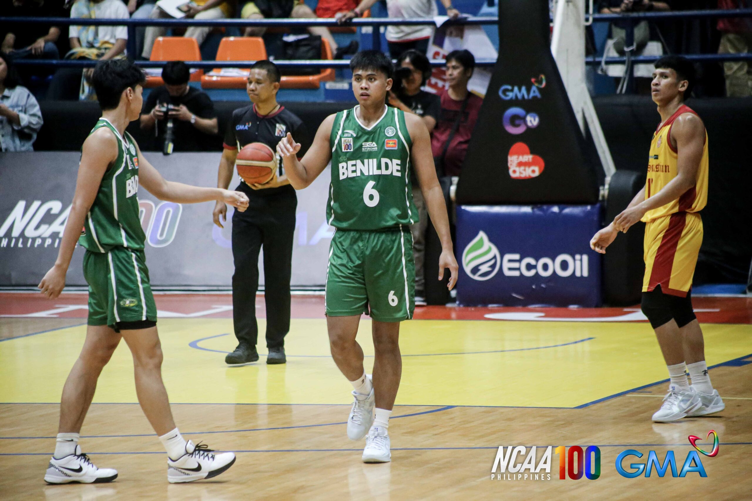 St Benilde Blazers di musim ke-100 Turnamen Bola Basket Putra NCAA. 