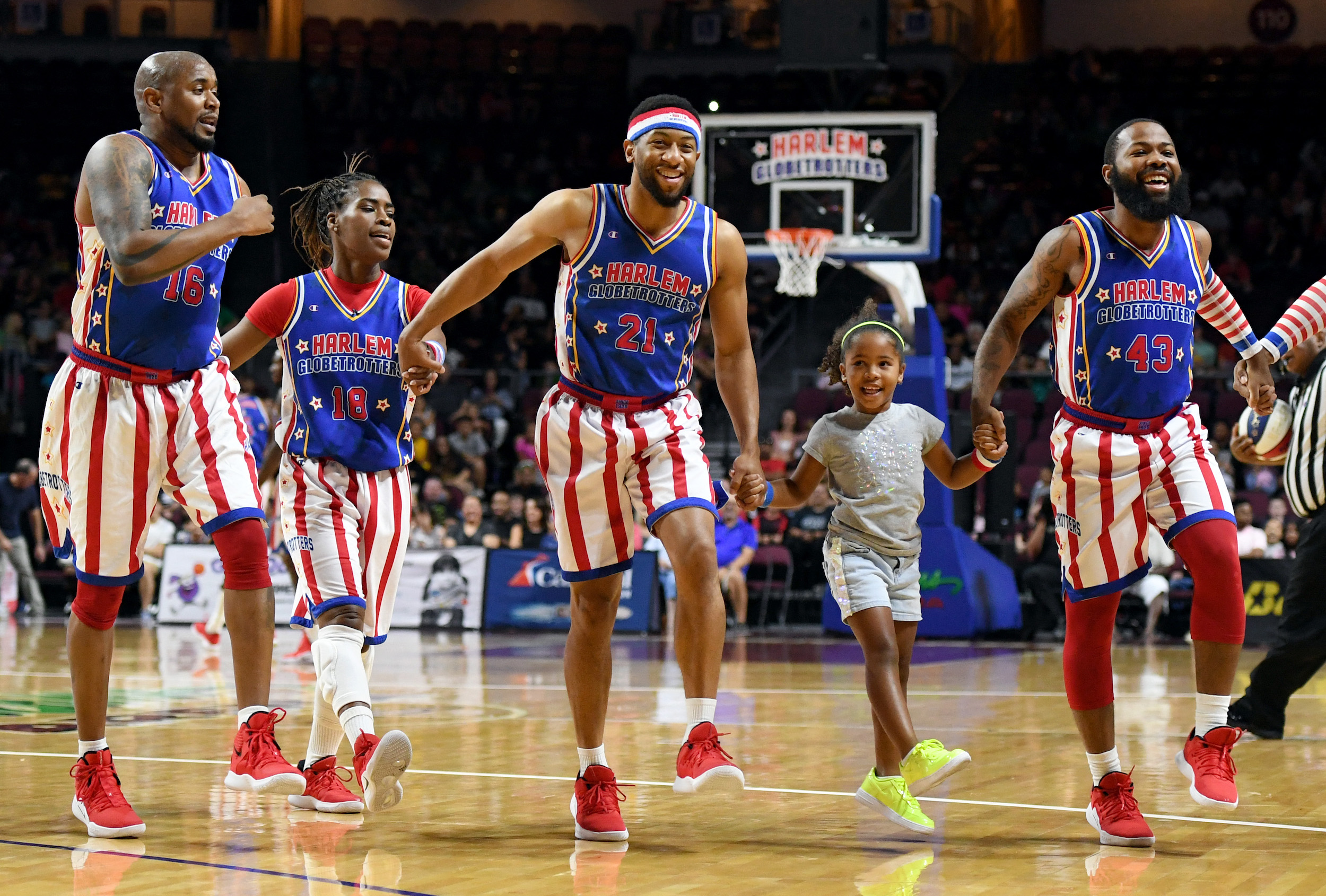 Harlem Globetrotters memukau penonton PH di bulan November