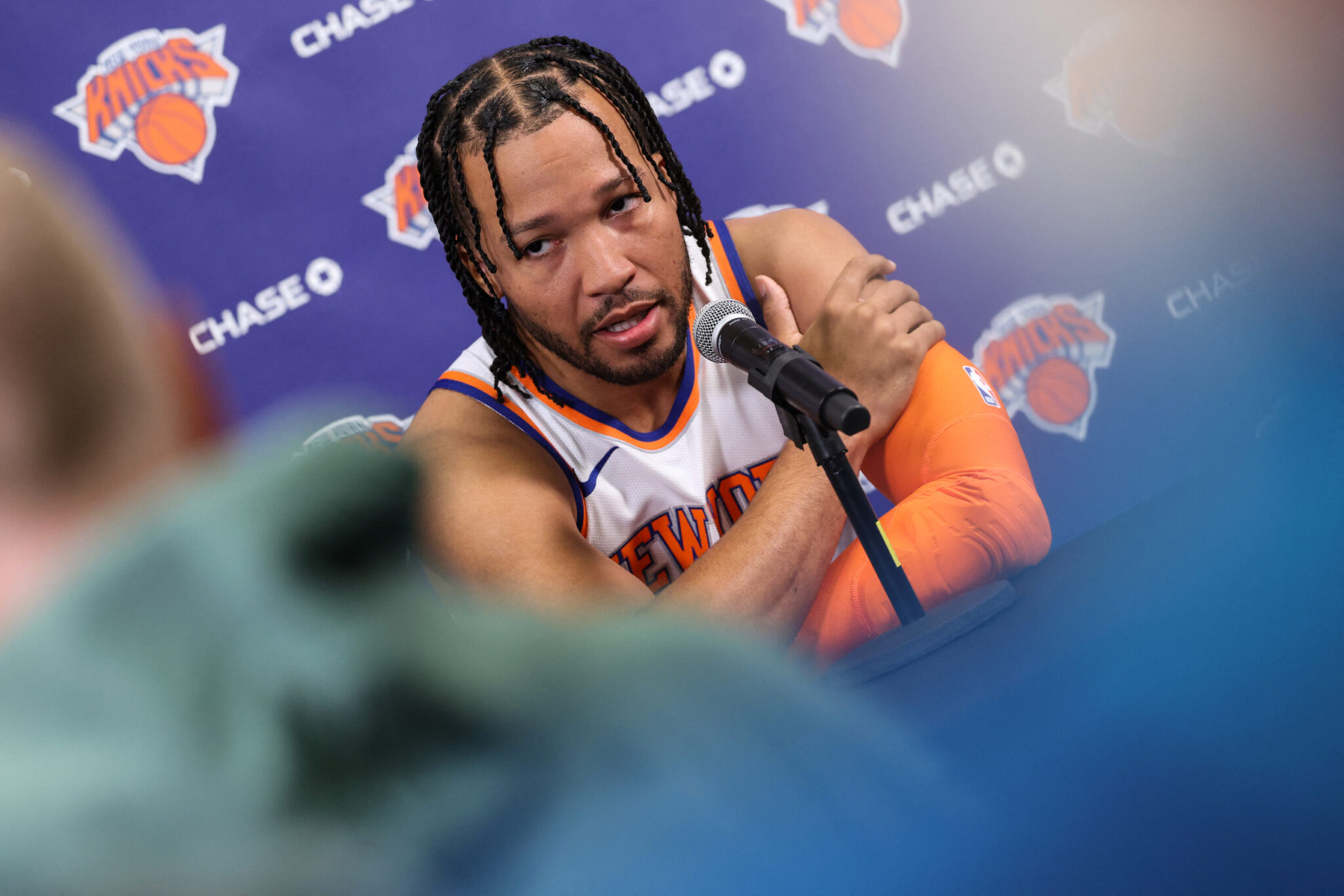 NBA Knicks tiptoe into training camp while waiting for Towns deal