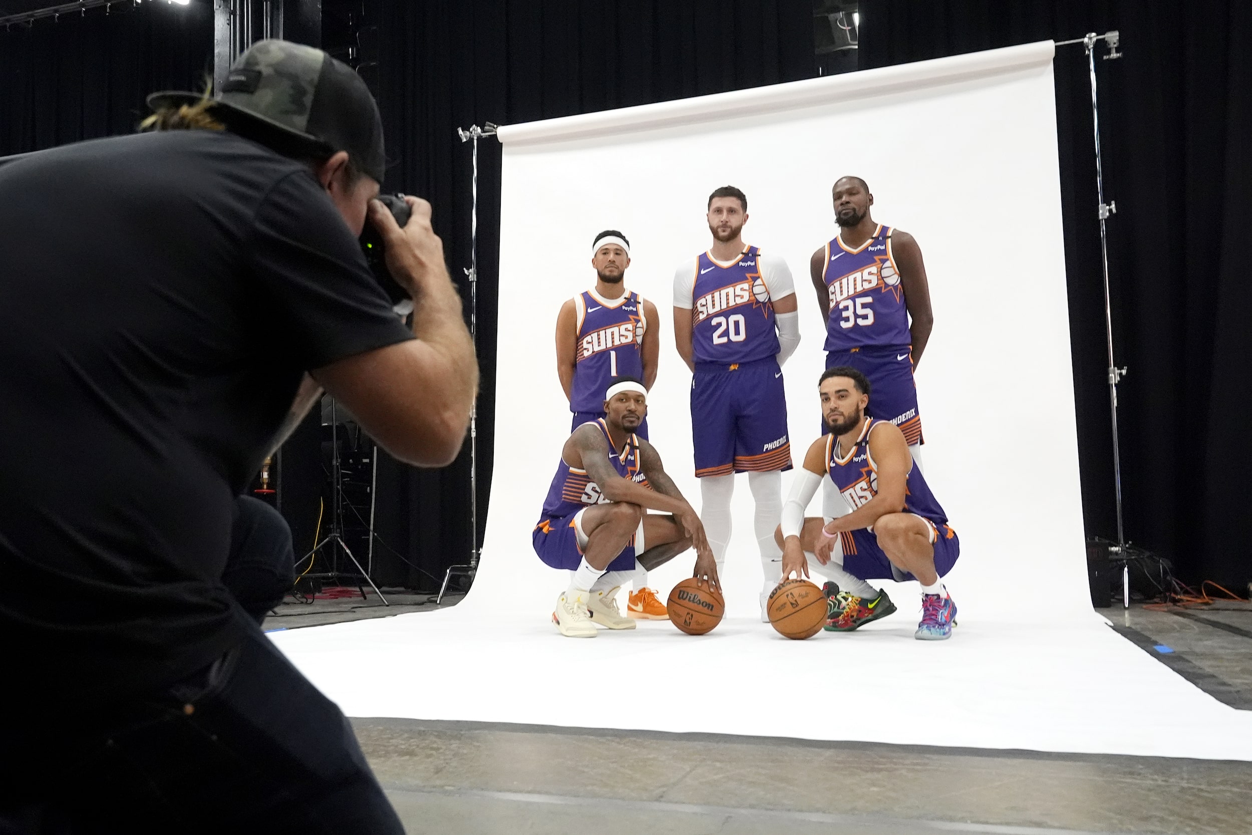 Suns’ star trio back with new coach, supporting cast