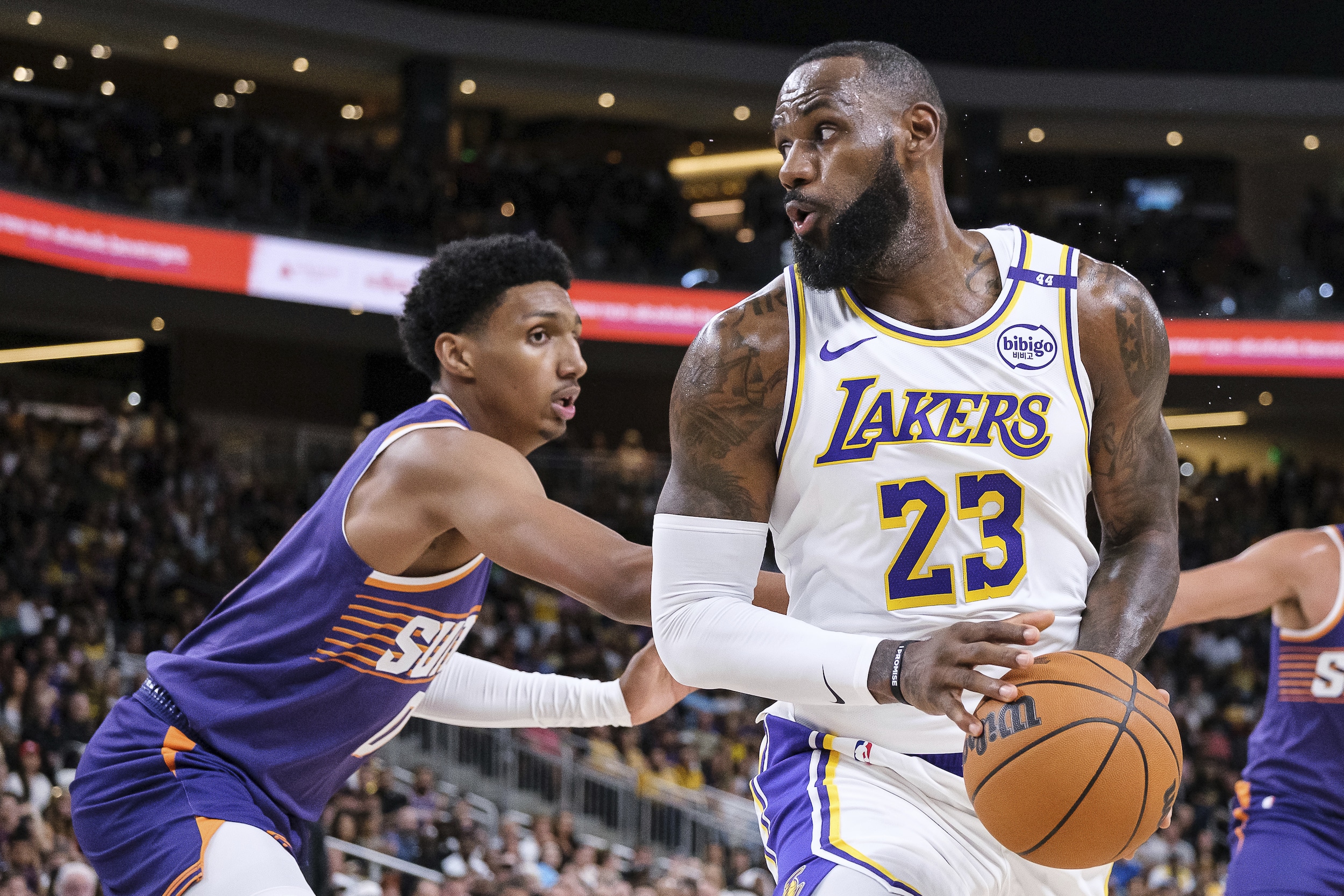 NBA: LeBron dari Lakers kembali untuk musim ke-22 bersama Davis, pelatih baru Redick