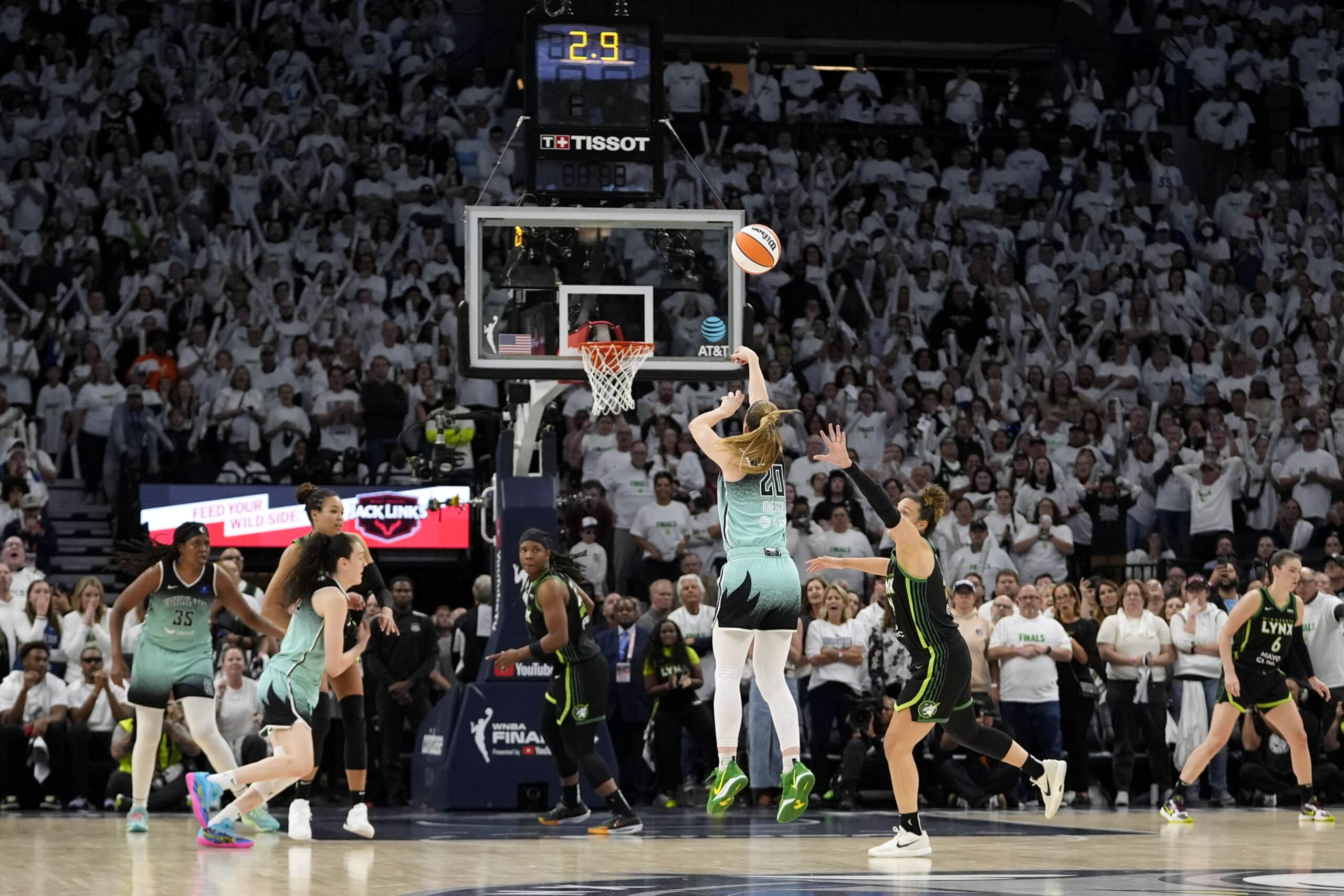 سابرينا إيونيسكو في وقت متأخر 3 تمنح Liberty 2-1 نهائيات WNBA الرصاص ضد Lynx