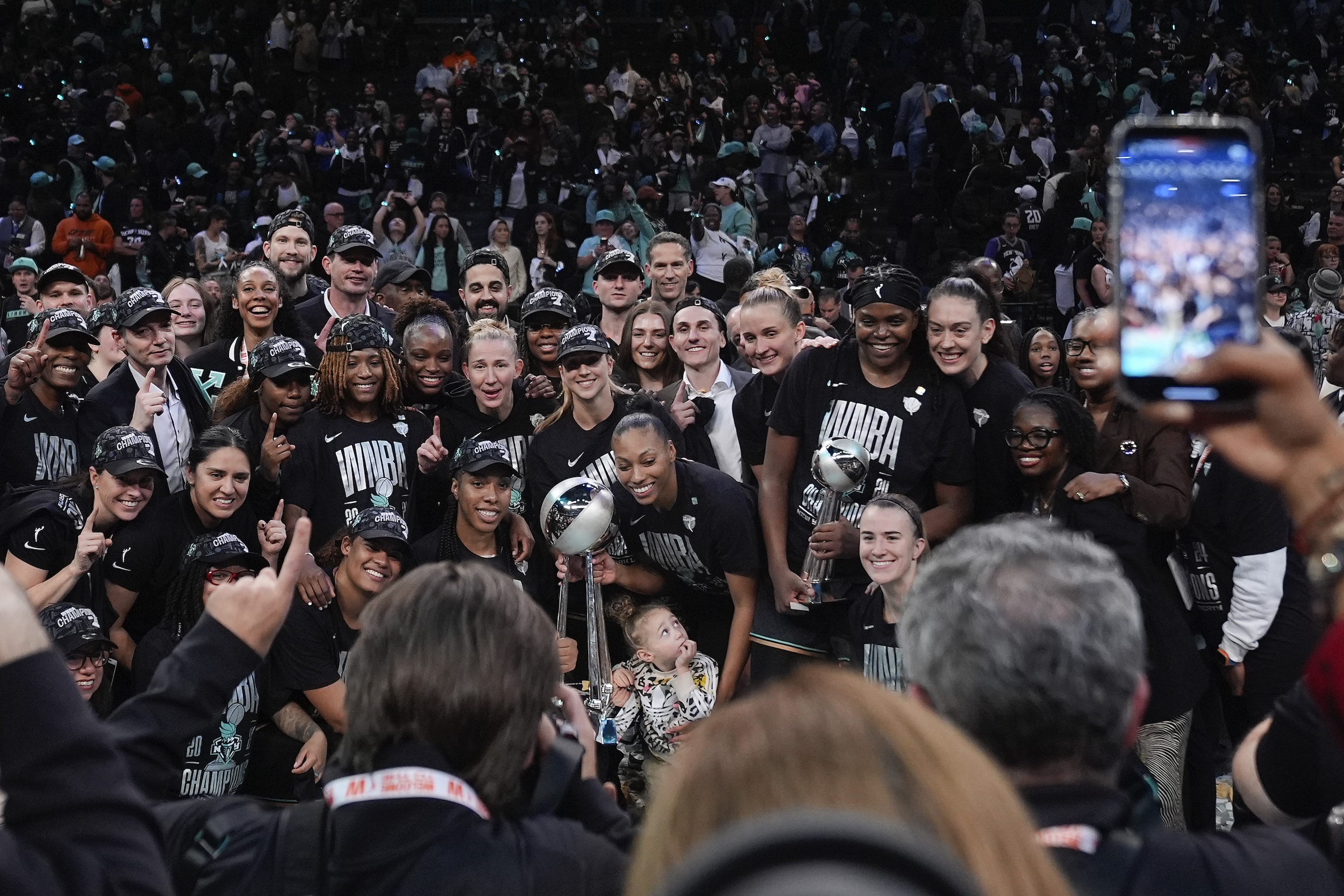 New York Liberty gana el primer título de la WNBA, venciendo a Minnesota en tiempo extra