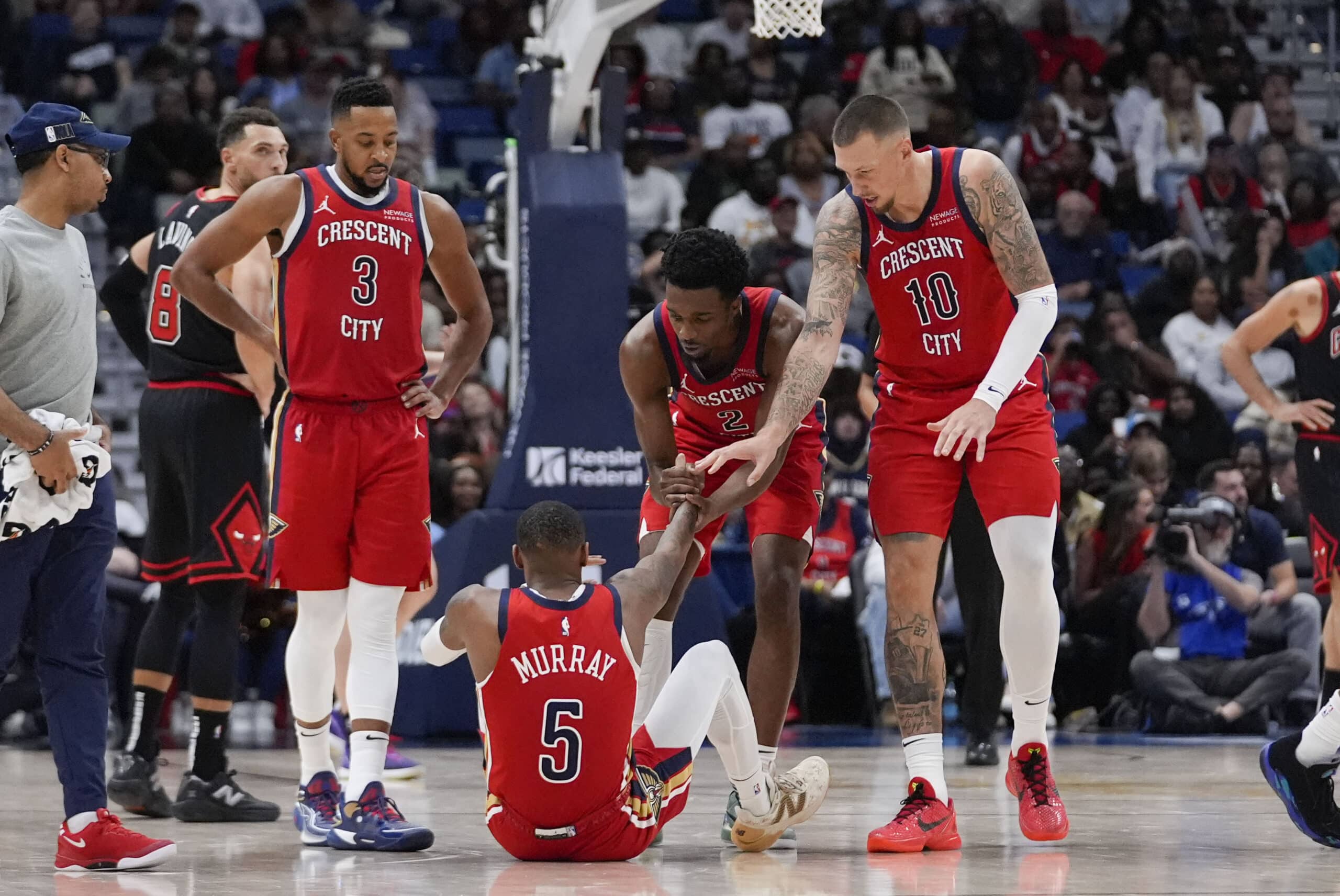 Dejounte Murray injures his hand in his Pelicans debut