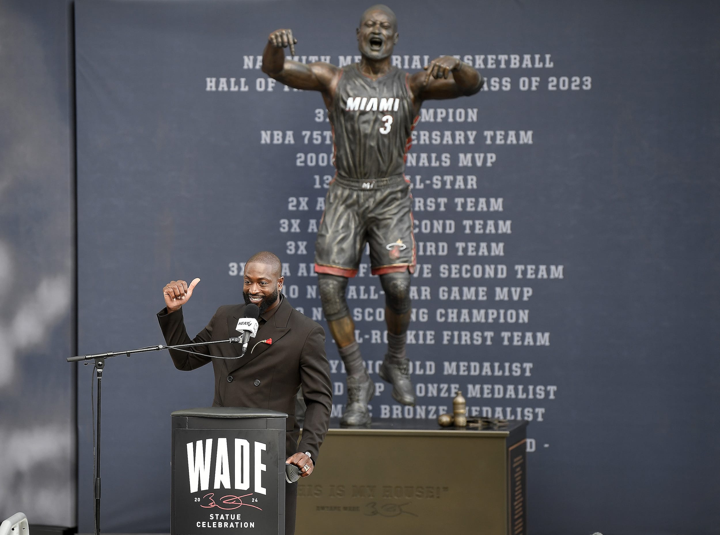 NBA Dwyane Wade Miami Heat statue